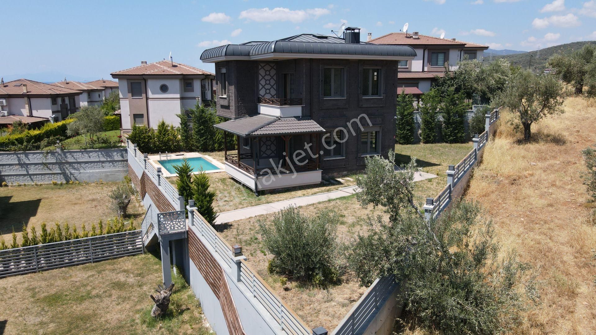 Irmaksudan Narlı Da Özel Havuzlu Bahçe Kullanımlı 3+1 Villa