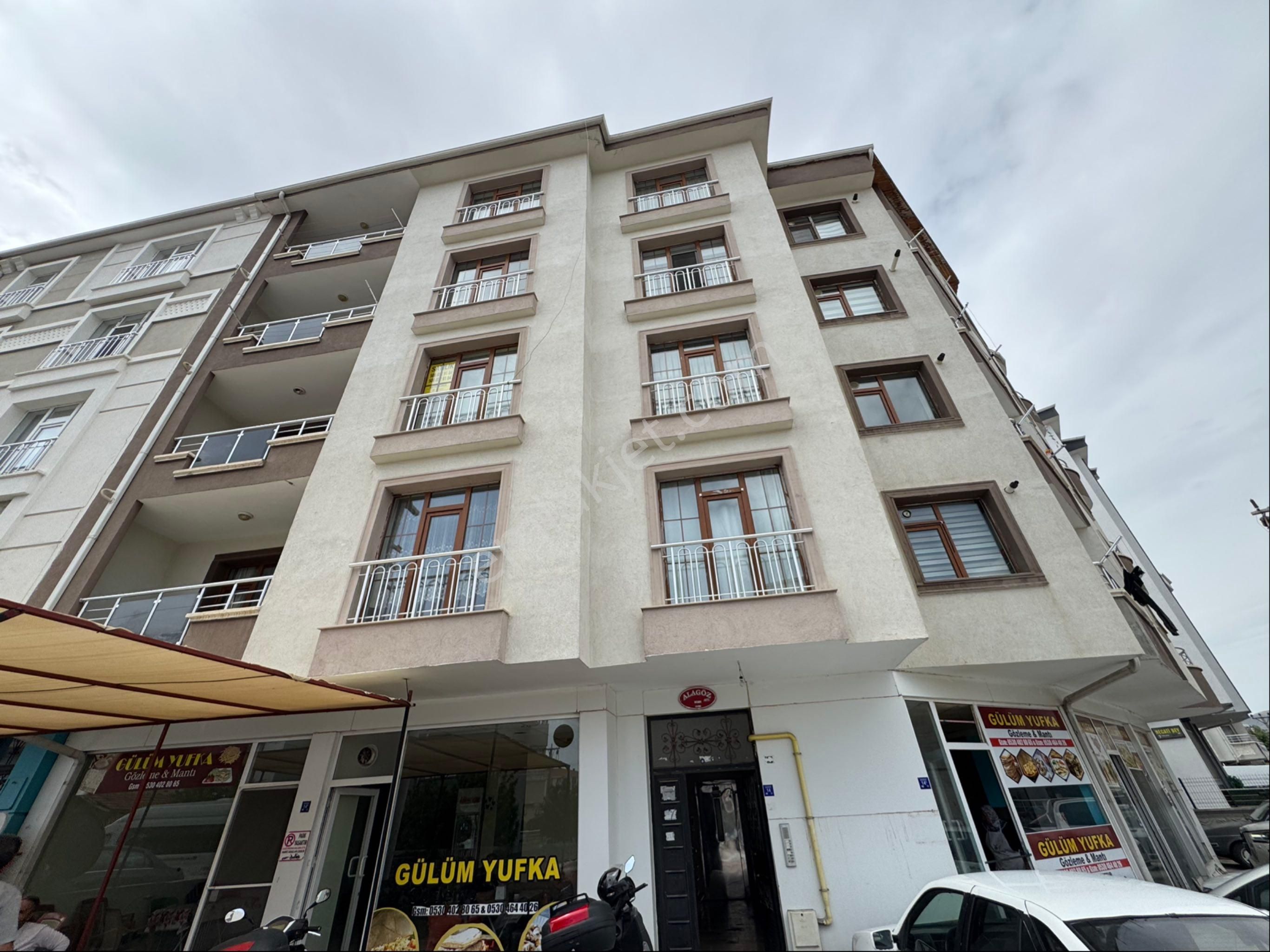 Global'den Kayabaşın'da Çarşı İçi Köşe 3+1 Arakat Satılık Daire