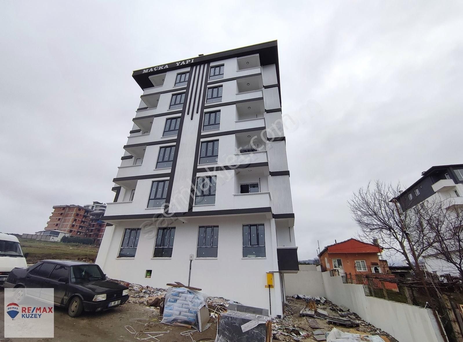 Remax Kuzeyden Toplu Konut Bulvarına Yakın Satılık 1+1 Daire