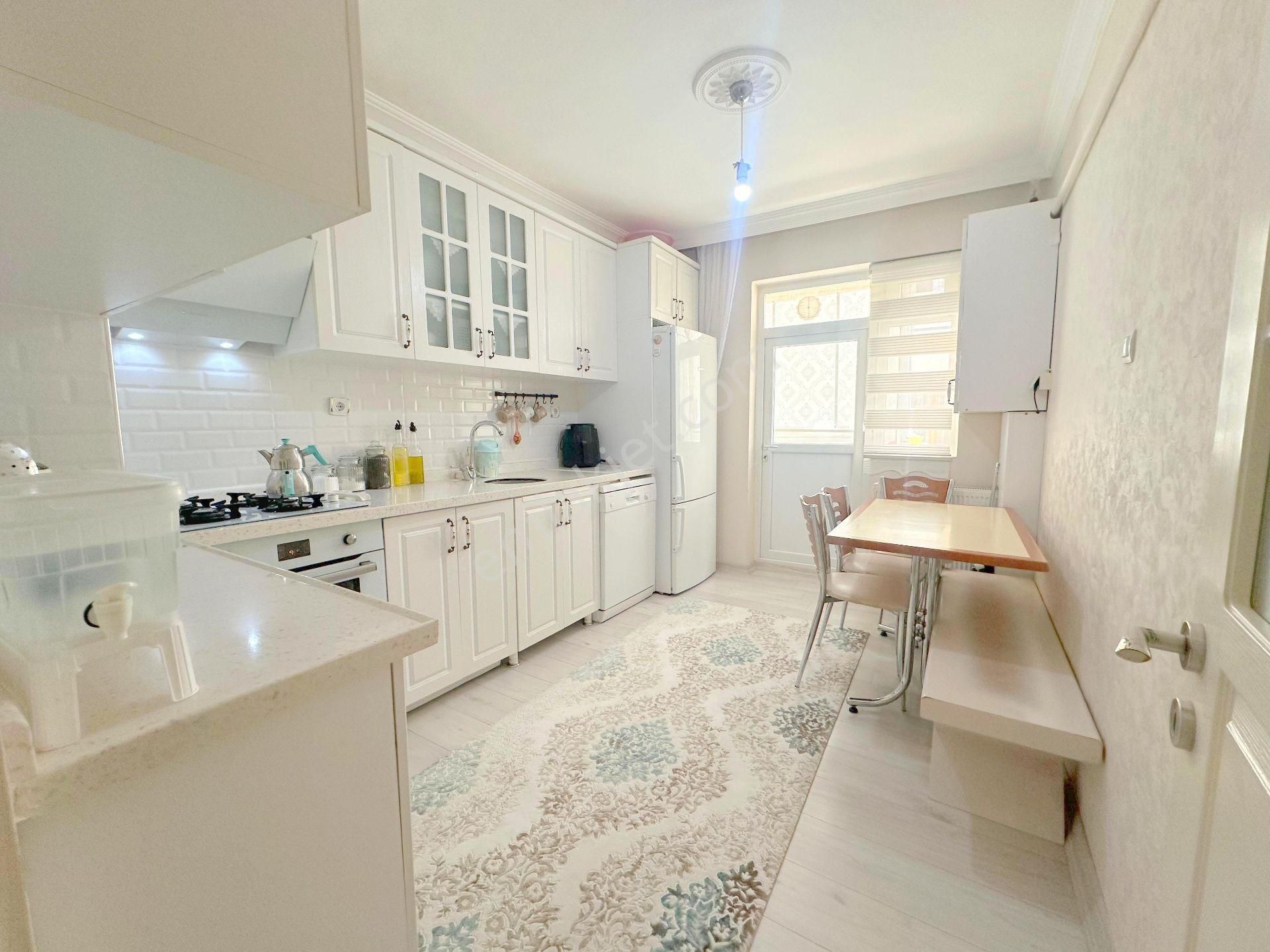 Esertepe Dilek Cami Yakını 3+1 Ara Katta Ful Yapılı Geniş Daire