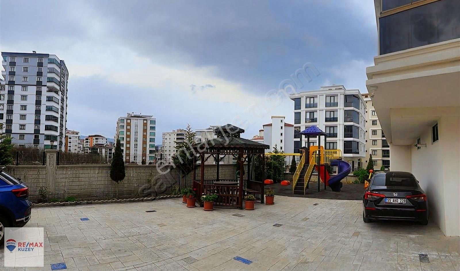 Remax Kuzey Mehmet Ay'dan Mevlanada Lüks 3+1 Kiralık Daire