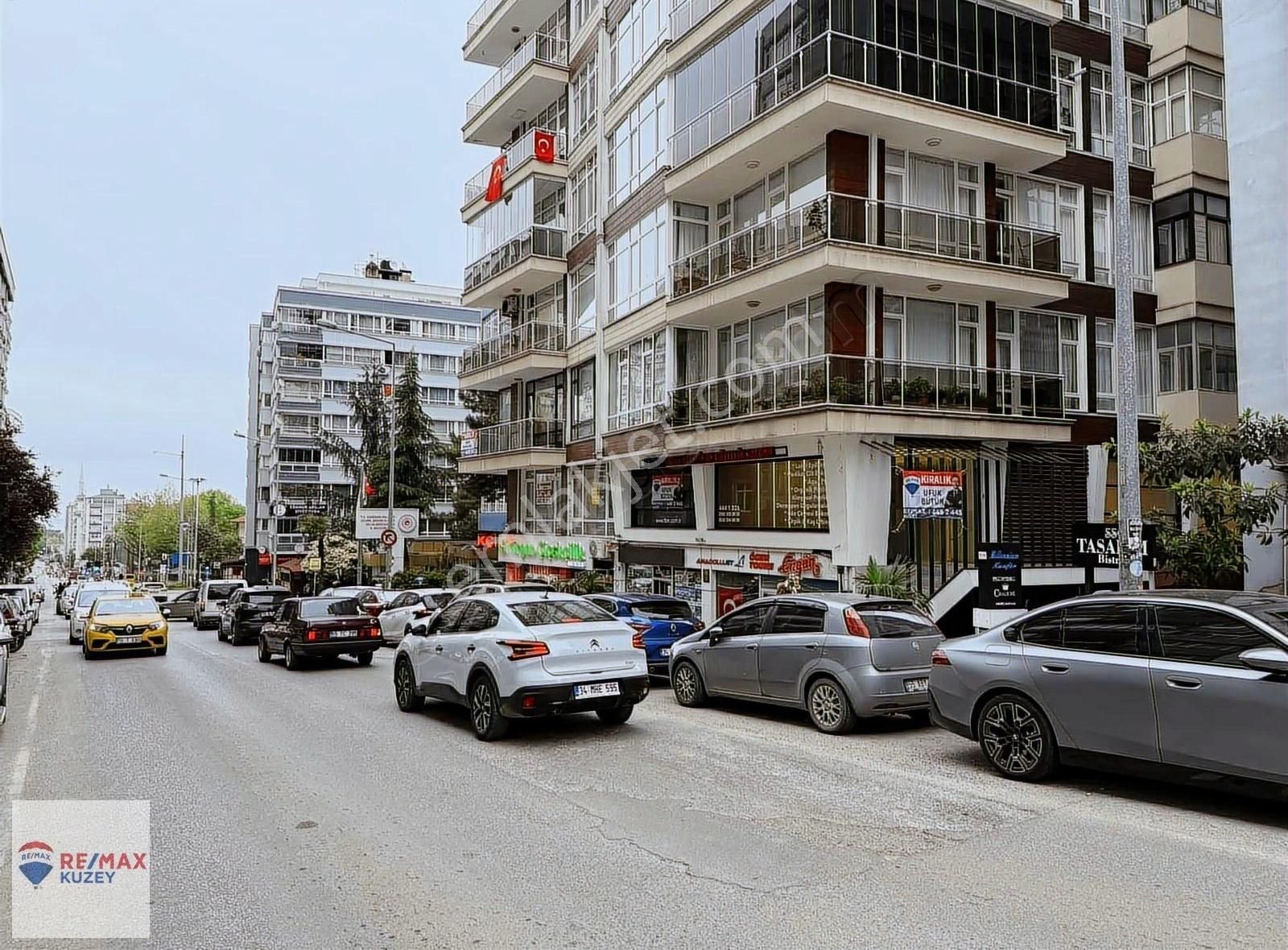 Lise Caddesine Cephe Eşsiz Konumda Kiralık İş Yeri