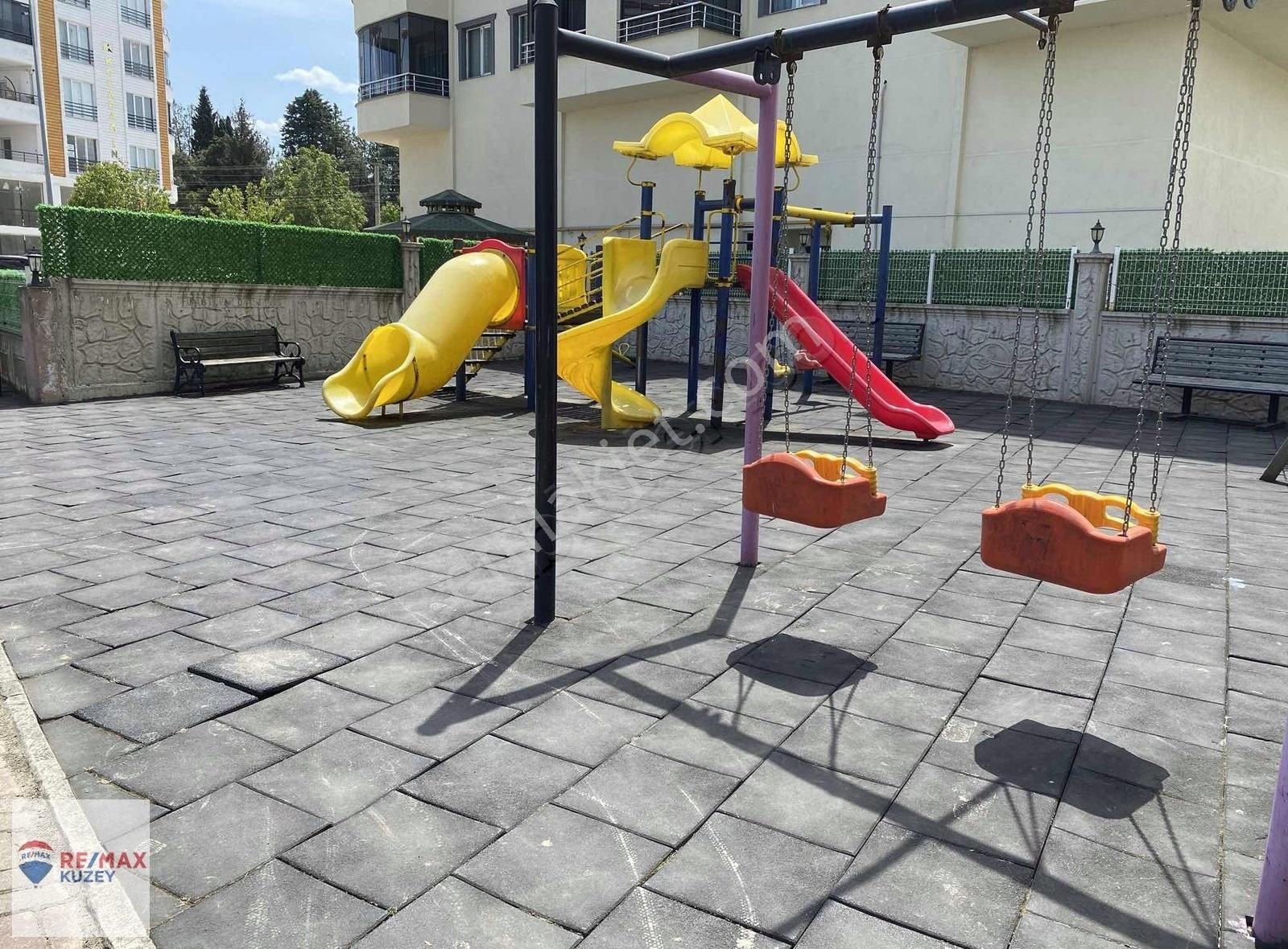Remax Kuzeyden Site İçi Ara Kat Ebeveyn Banyolu Geniş 3+1