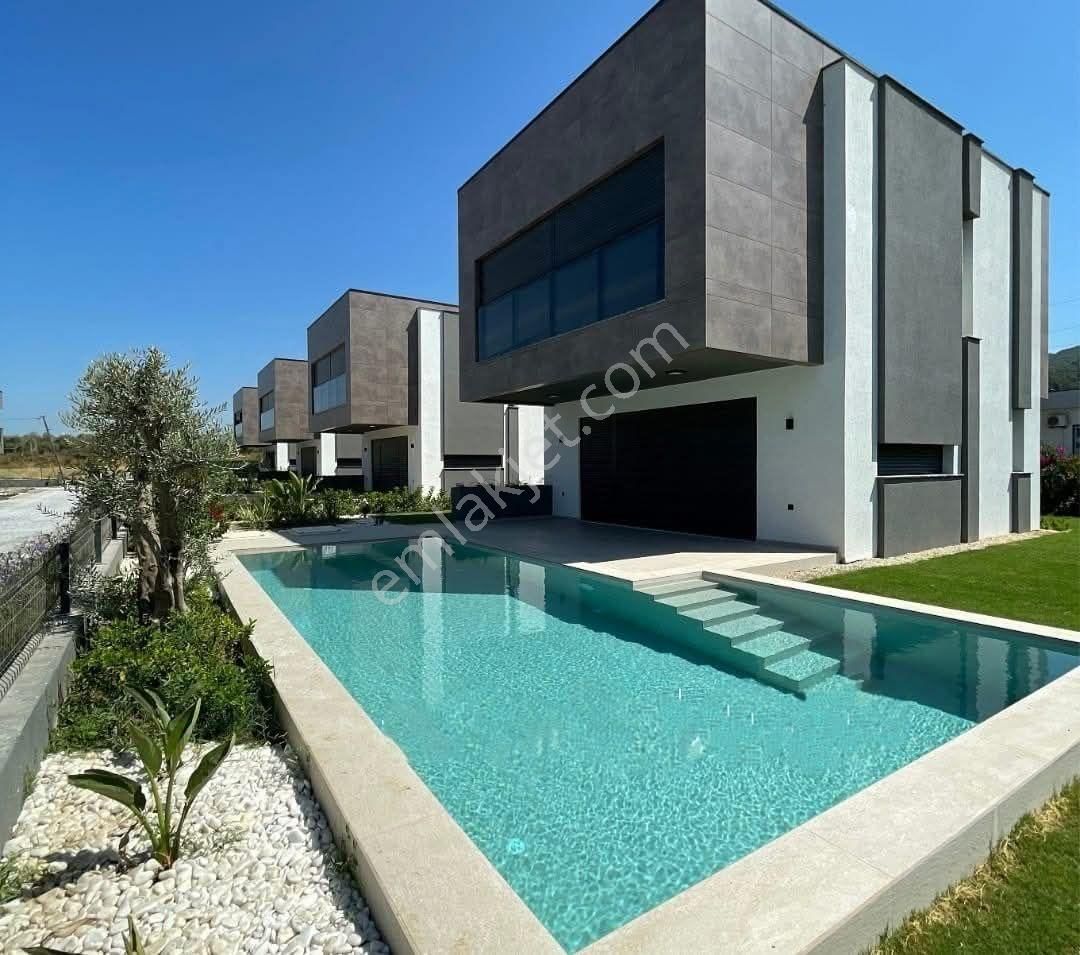 Kuşadası Güzelçamlı'da Müstakil Özel Havuzlu 3+1 Villa