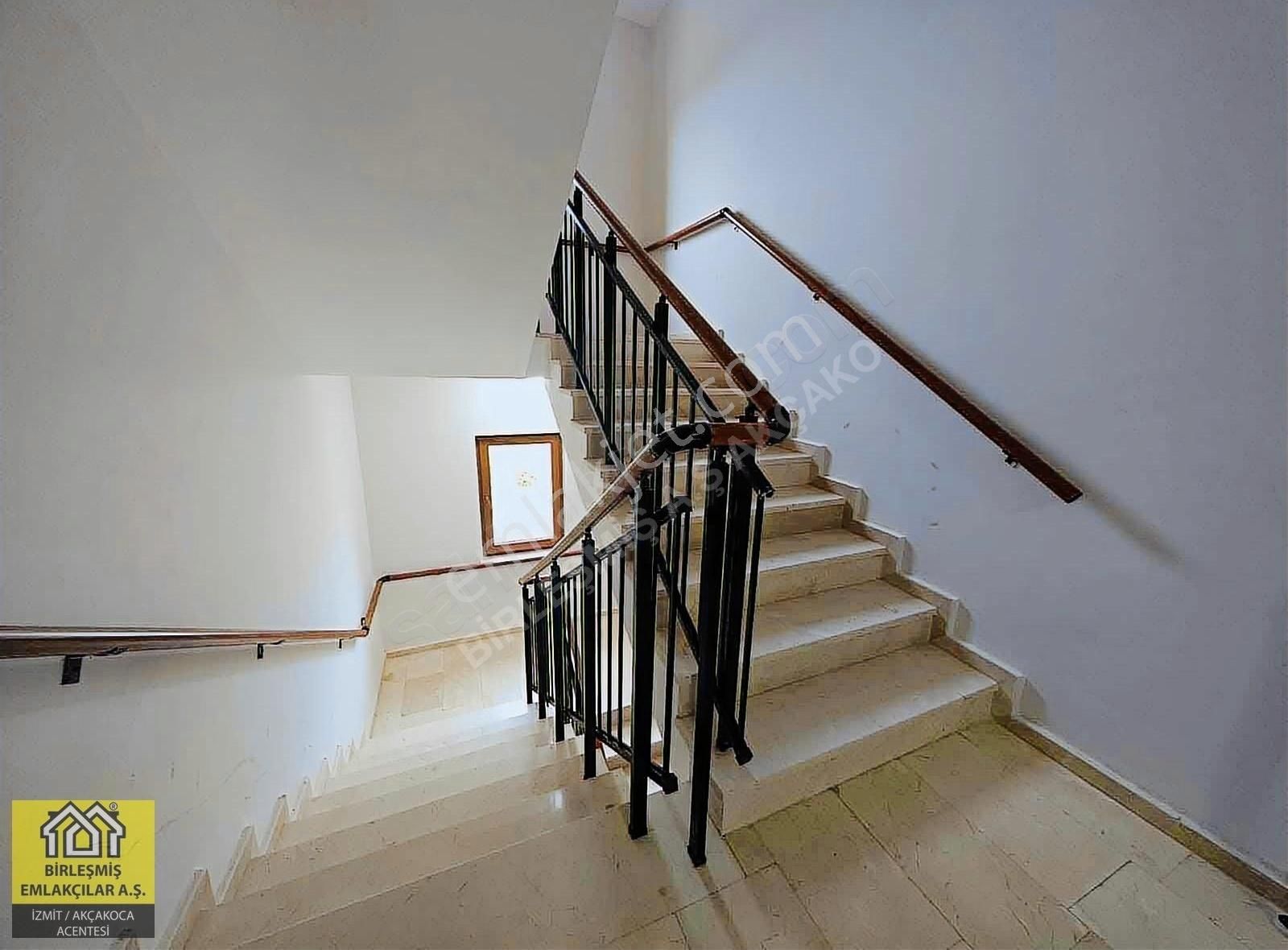 İzmit Sepetçi Toki Konutlarında 2+1 90m2 Kiralık Daire