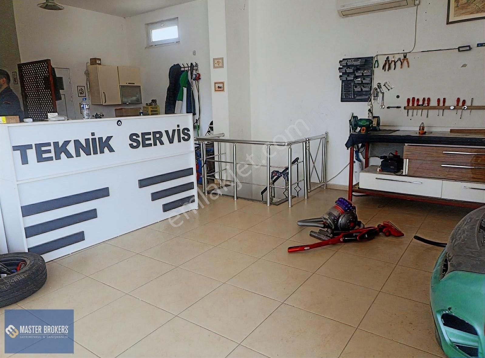Master Borkers Merkezi Konumda Depolu Dükkan