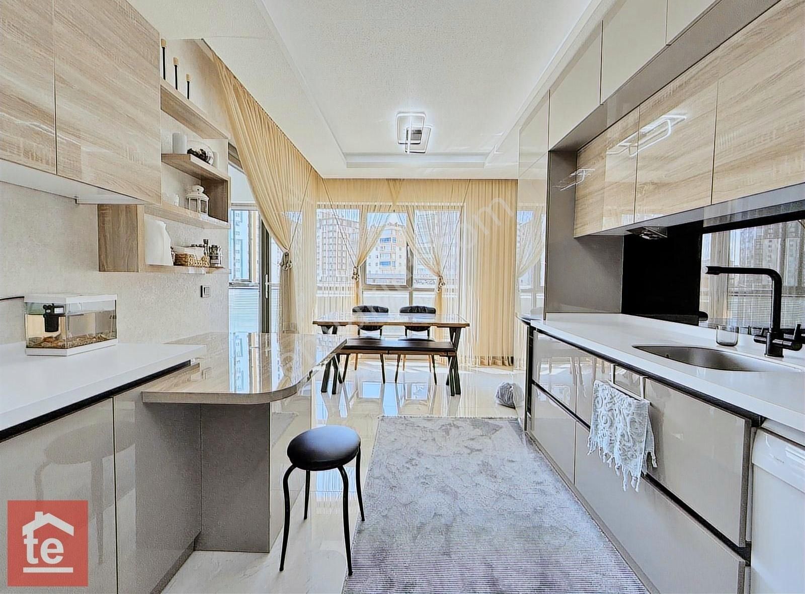Tekin Emlak'ta 2 Blok'lu Site'de 7/24 Güvenlik 200''m2 1.kat 4+1