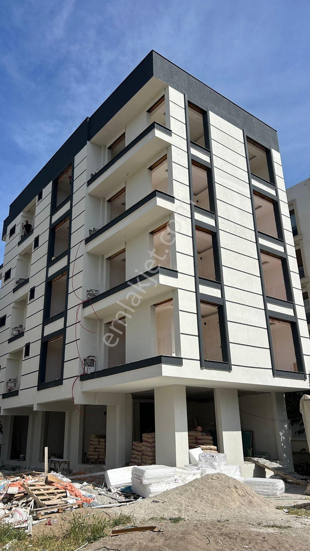 Güzelbahçe Yelki Ana Caddede Yatırımlık 2+1 1+1 Satılık Daireler