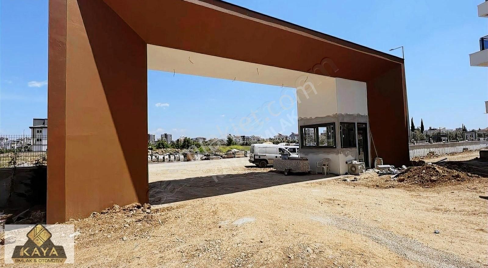 Hastane Ve Üniversiteye Yakın Lüks Sitede Katta 2+1
