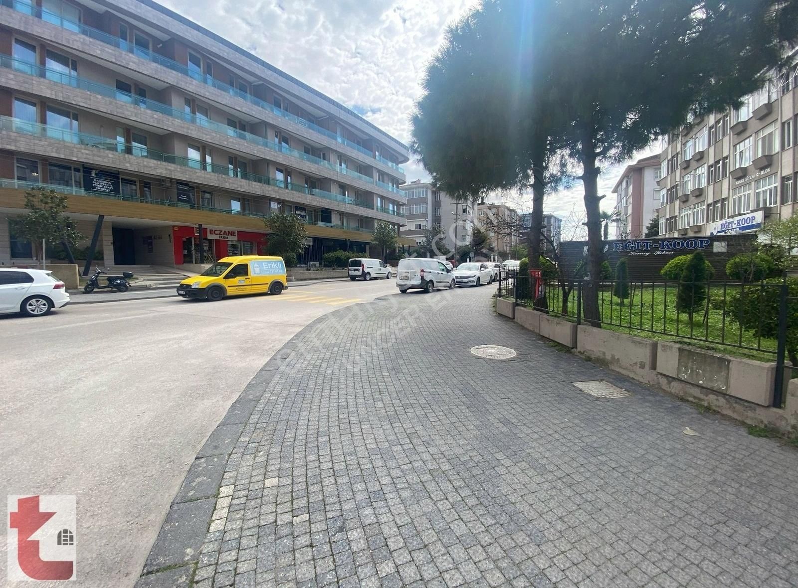 Bandırma Paşakent'te Cadde Üzerinde Kiralık İşyeri/ofis/büro
