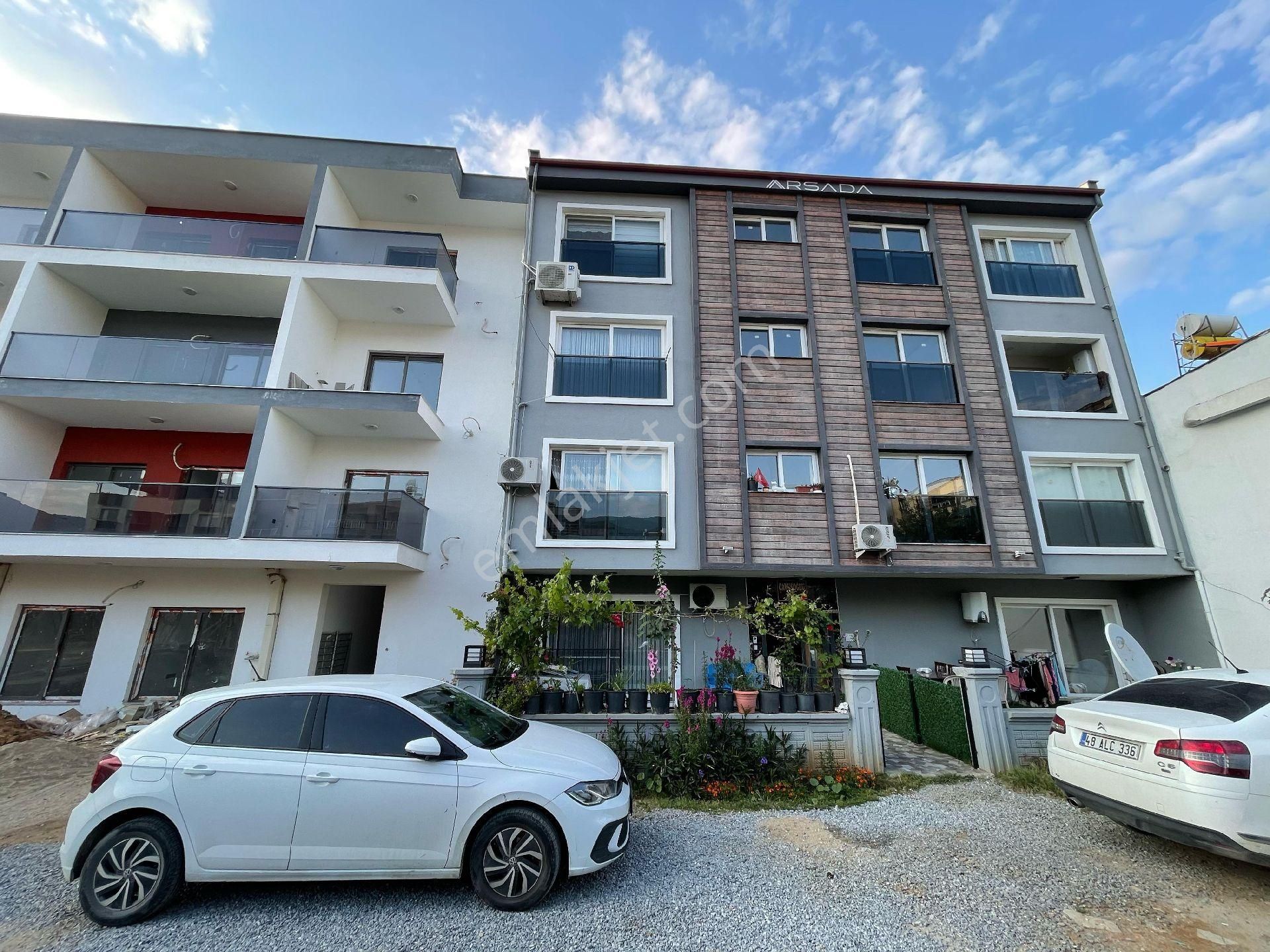 Kuşadası Davutlarda Pazaryeri Mevkide 1+1