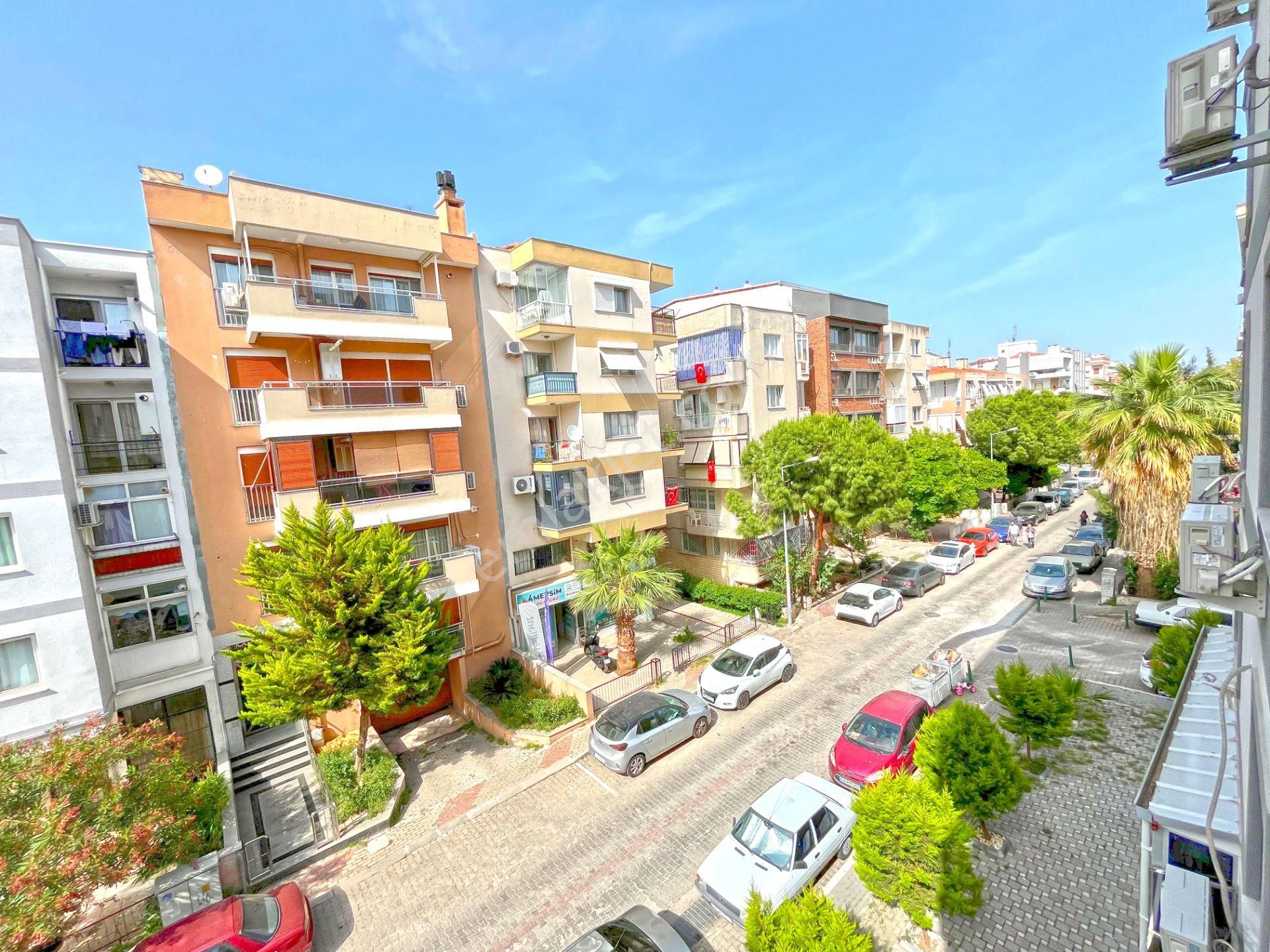 Karşıyaka Bahçelievler En İyi Sokakta Açık Mutfak 2+1 Daire