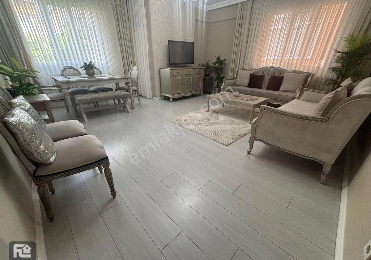 F-l Emlaktan Üsküdar Burhaniyede İçi Bakımlı, Masrafsız Geniş 2+1