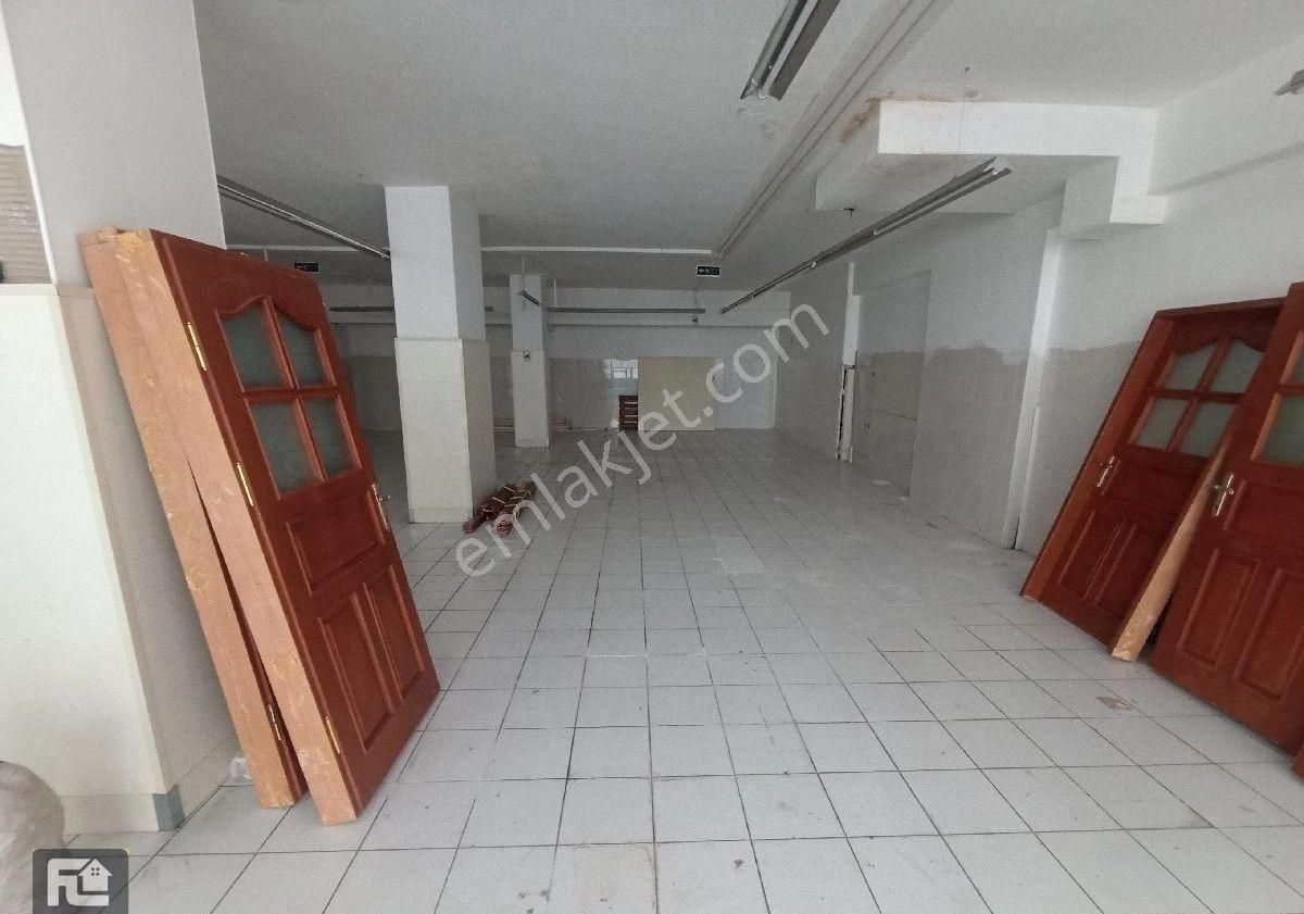 F-l Emlaktan Emaar Libadiye Yakını 280 M2 Dükkan & Mağaza