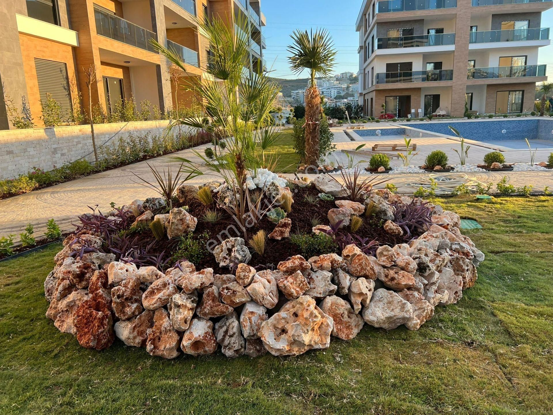 Kuşadası'nda Doğalgazlı Havuzlu Yeni Daireler