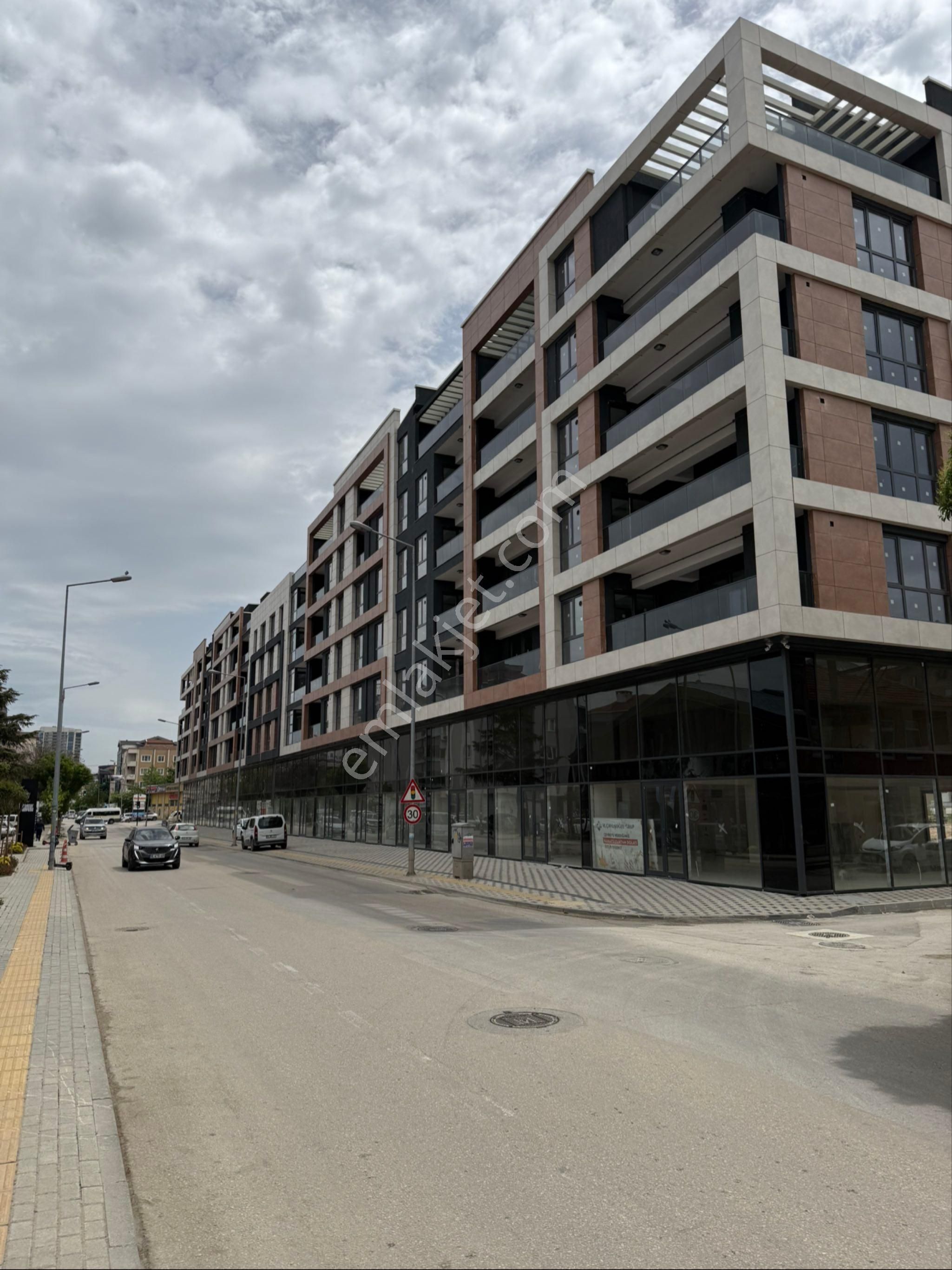 Beşevler Konak Cadde Üzeri Sıfır Satılık 4+1 Dubleks Daire