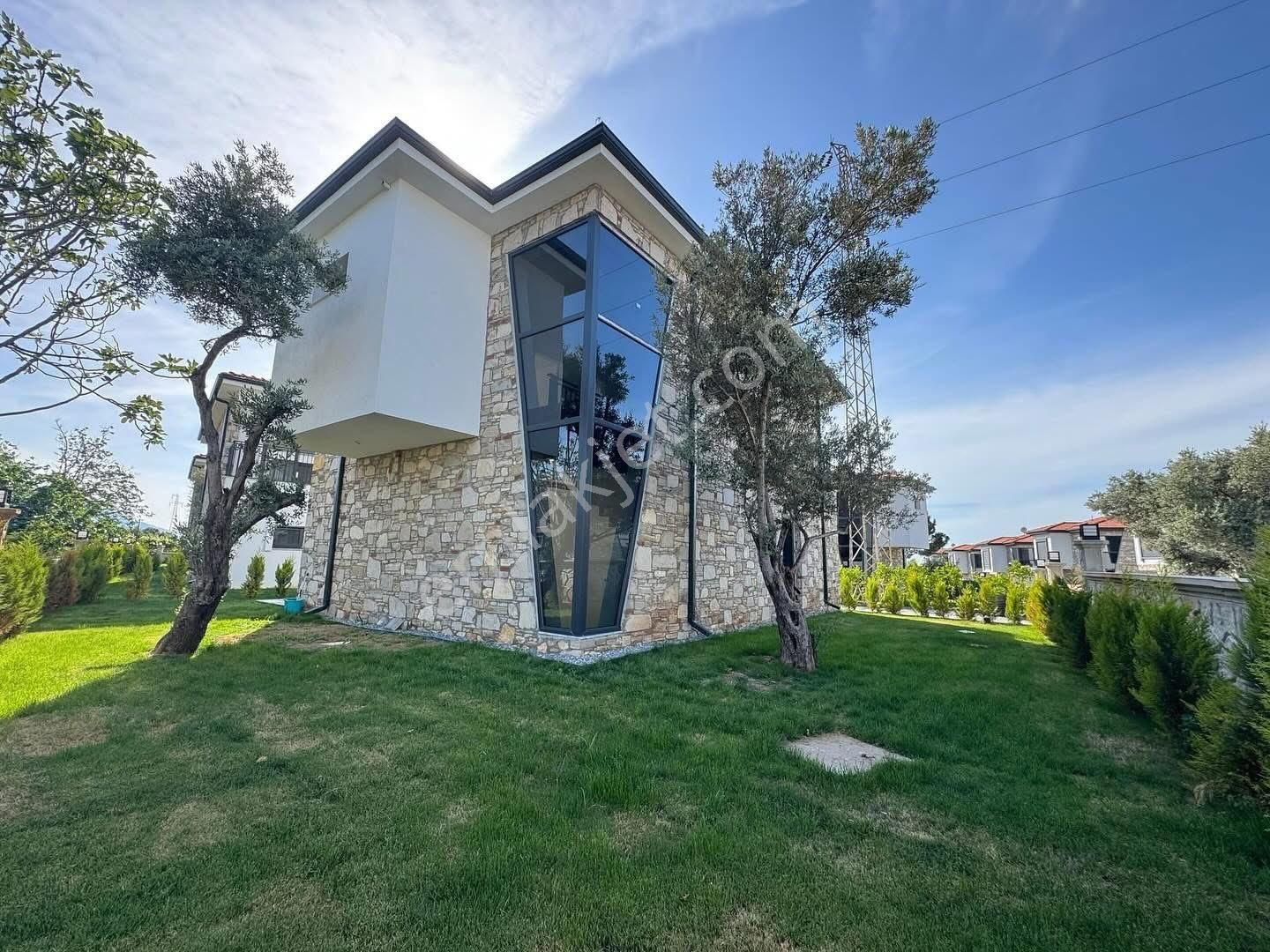 Kusadası Davutlar Da 3+1 Tam Müstakıl Özel Havuzlu Villa Satılık