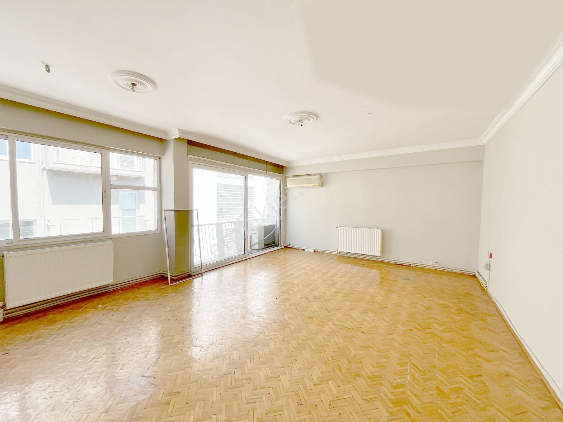 Karşıyaka Çarşı İskele Yakını Kiralık Geniş 3+1 Daire Asansörsüz