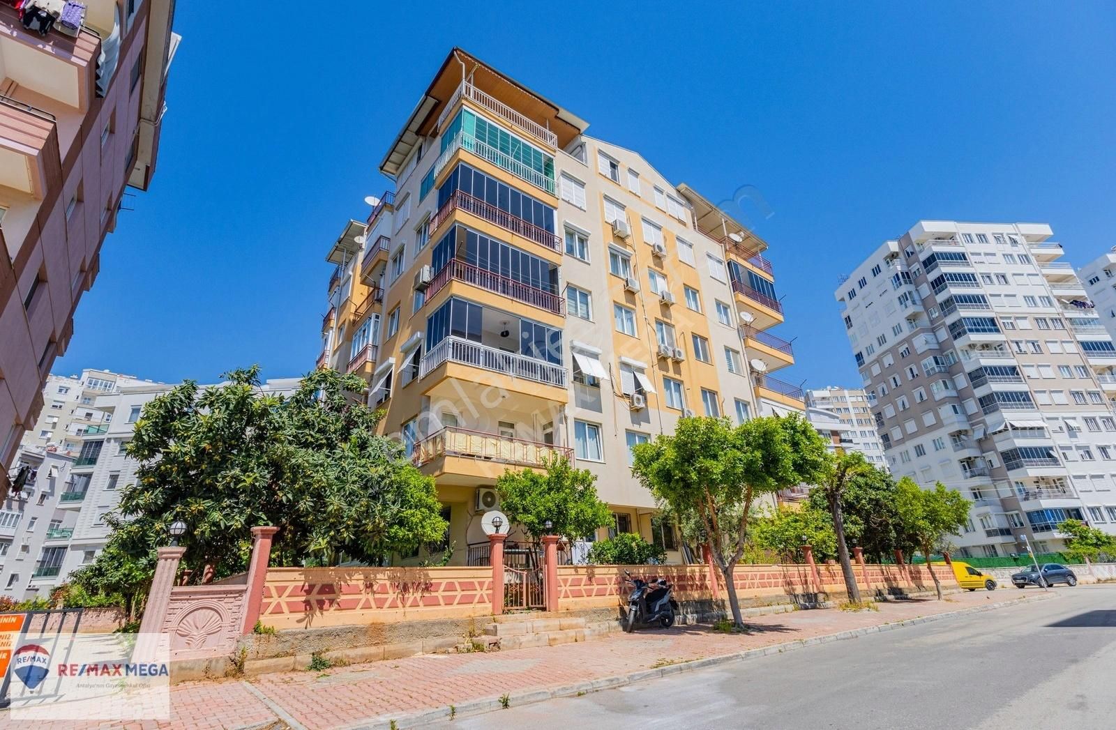 Uncalı'da 3 Cepheli Ferah 3+1 Daire - Muhteşem Lokasyon !