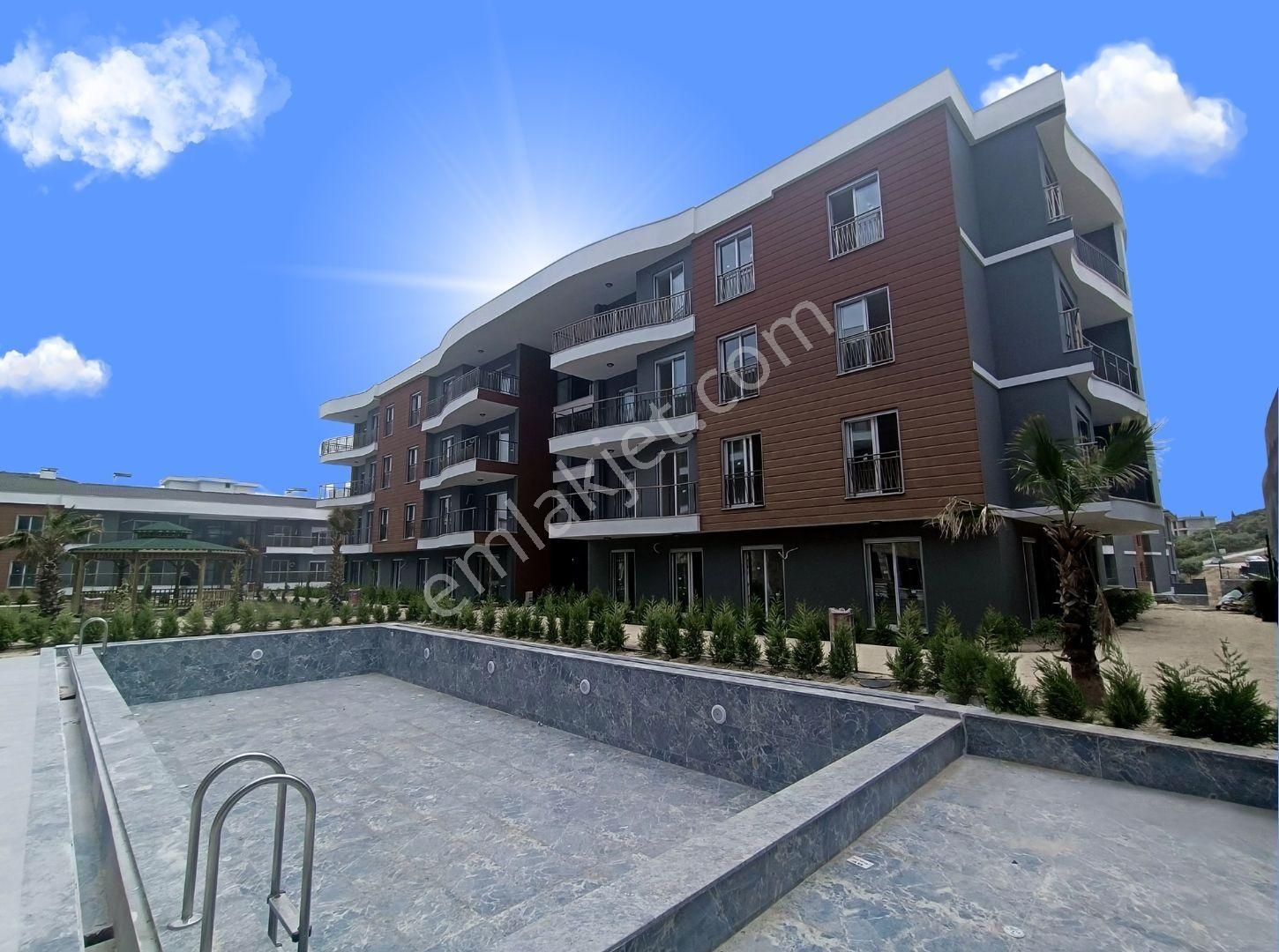 Kuşadası Değirmendere’de Yeni Site İçinde Satılık 2+1 Daire
