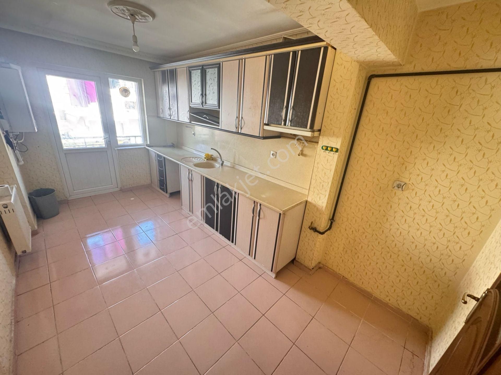 Yaylada Cadde Üstü 120m2 E.banyolu Ön Cephe Satılık Daire