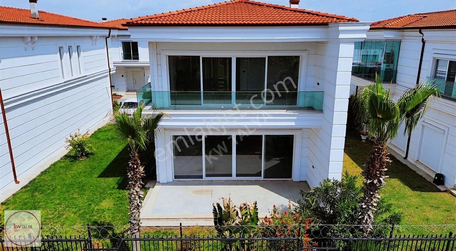 Zeki Akgöl'den Döşemealtı Glorıa Cıty'de 4+1 Müstakil Villa