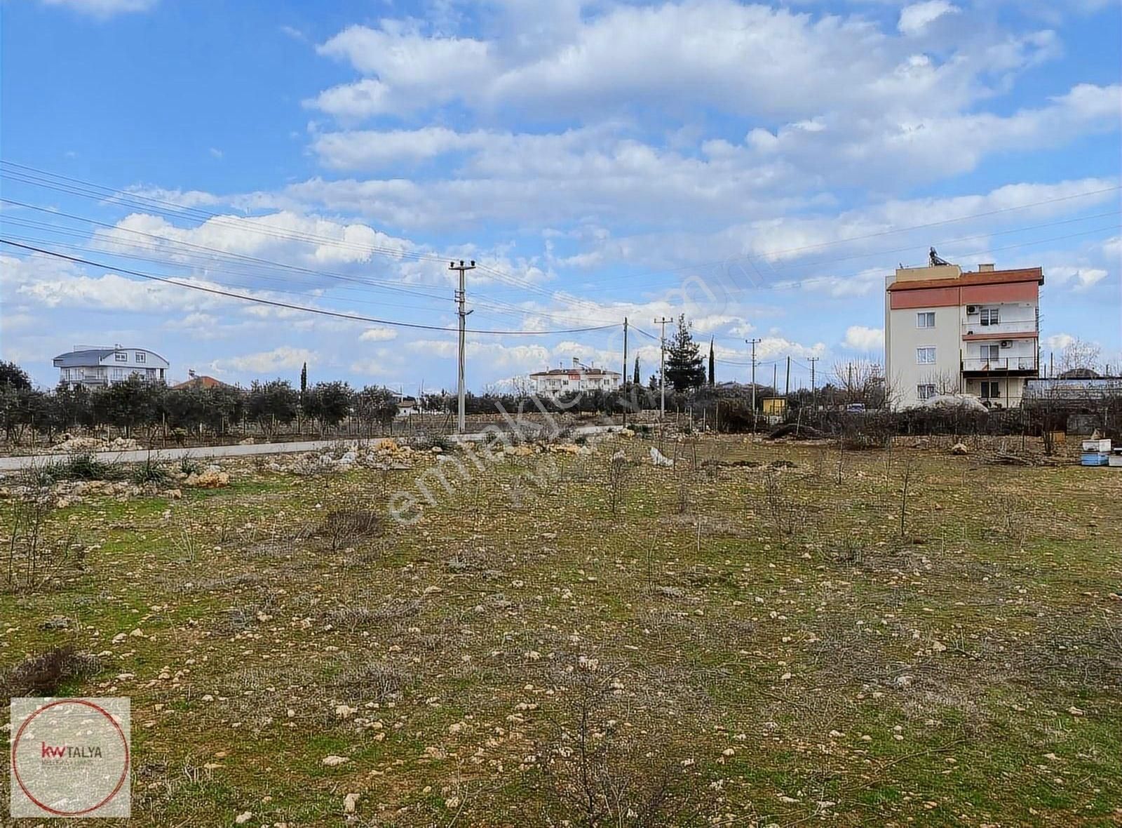 Antalya Döşemealtı'nda 525 M² Köşe Parsel Satılık İmarlı Arsa
