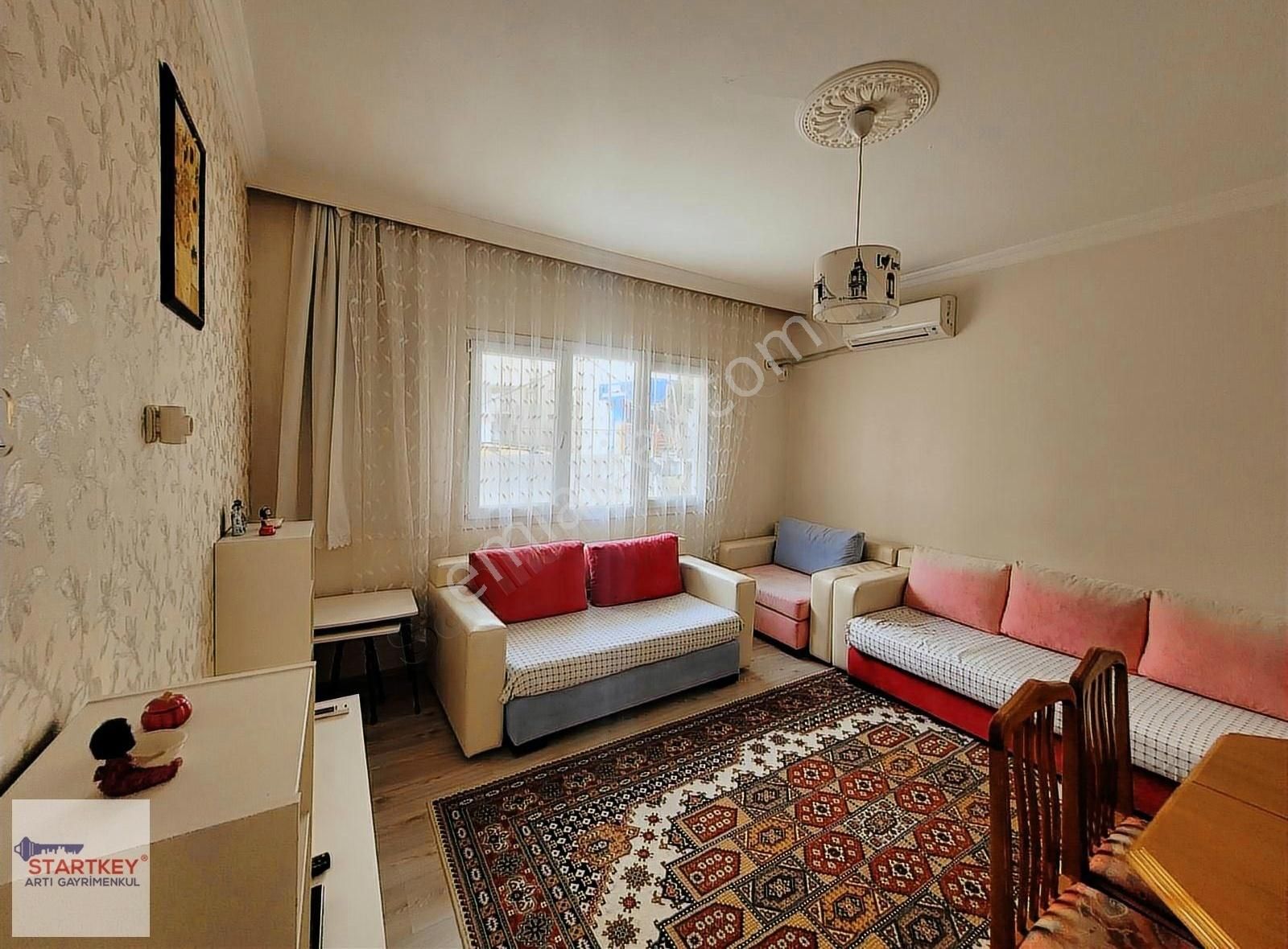 Bayraklı Mansuroğlu Mahallesinde Eşyalı Kiralık 3+1 Daire