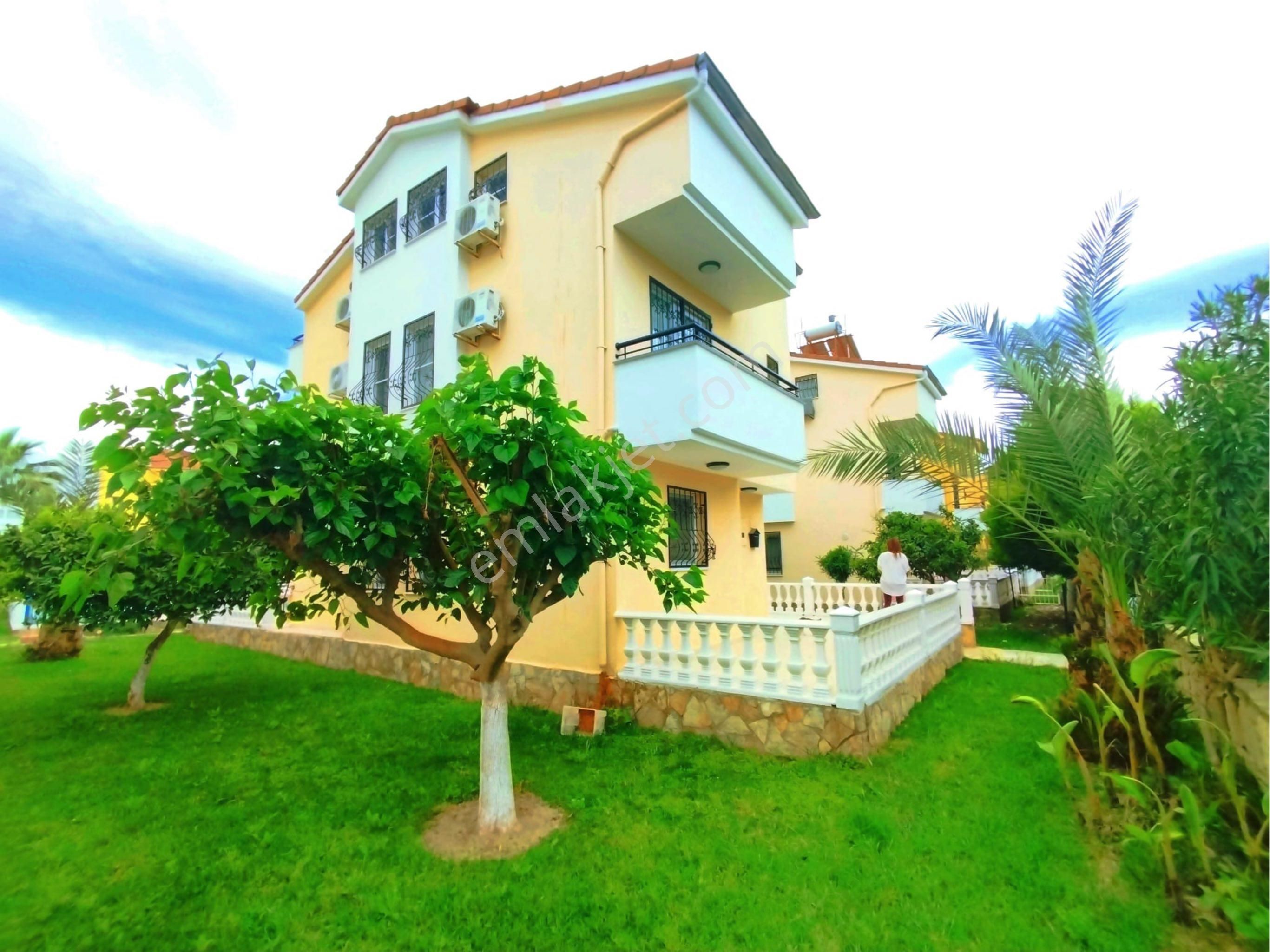 Sahil Sitelerinde Denize Yakın 5+1 Tek Müstakil Villa
