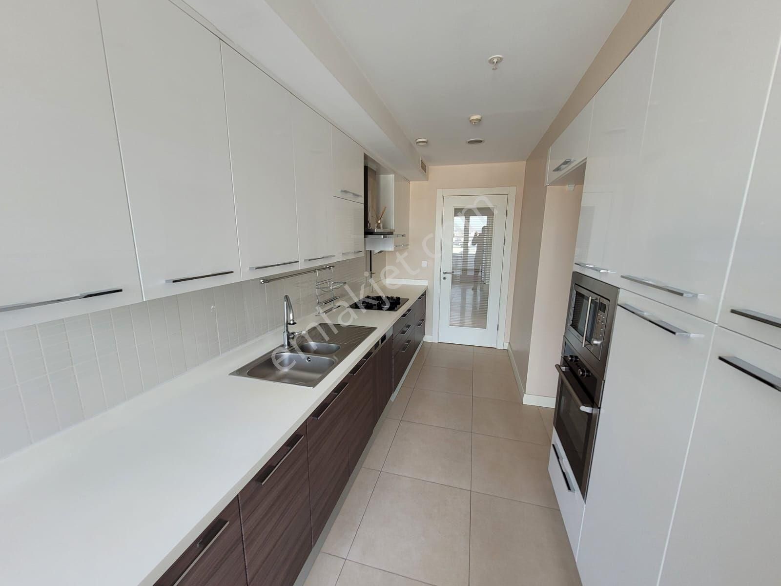 Avrupa Konutları Atakent 3'de 147m2 Teraslı 2+1 Satılık Daire