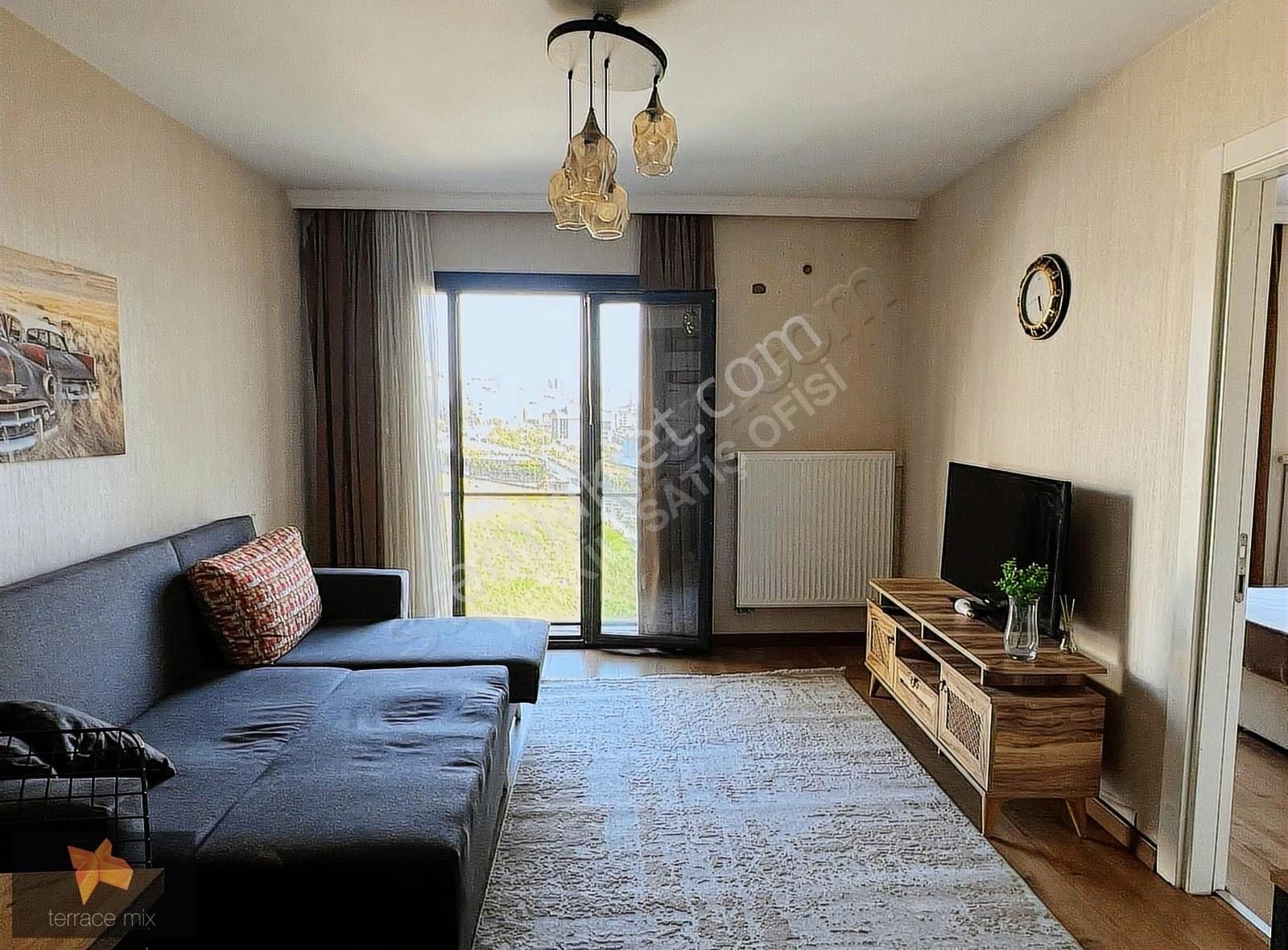 Terrace Mix'te Yüksek Kat Peyzaj Cephe Büyük Tip Daire