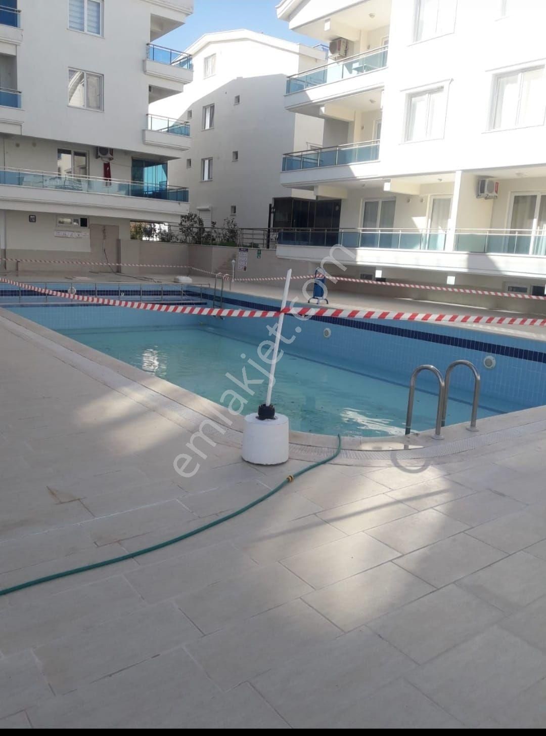 Denize 300m Havuzlu Eşyalı Daire
