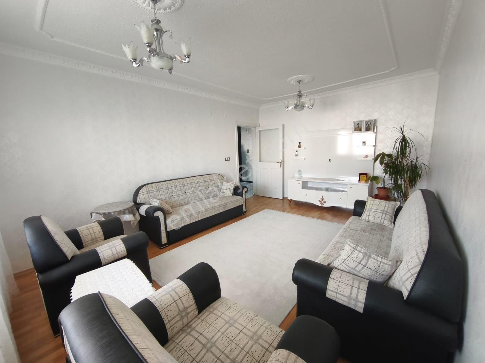 Kare’den Seyrantepe’de C Bloklarda Park Manzaralı 3+1 Bakımlı Daire.