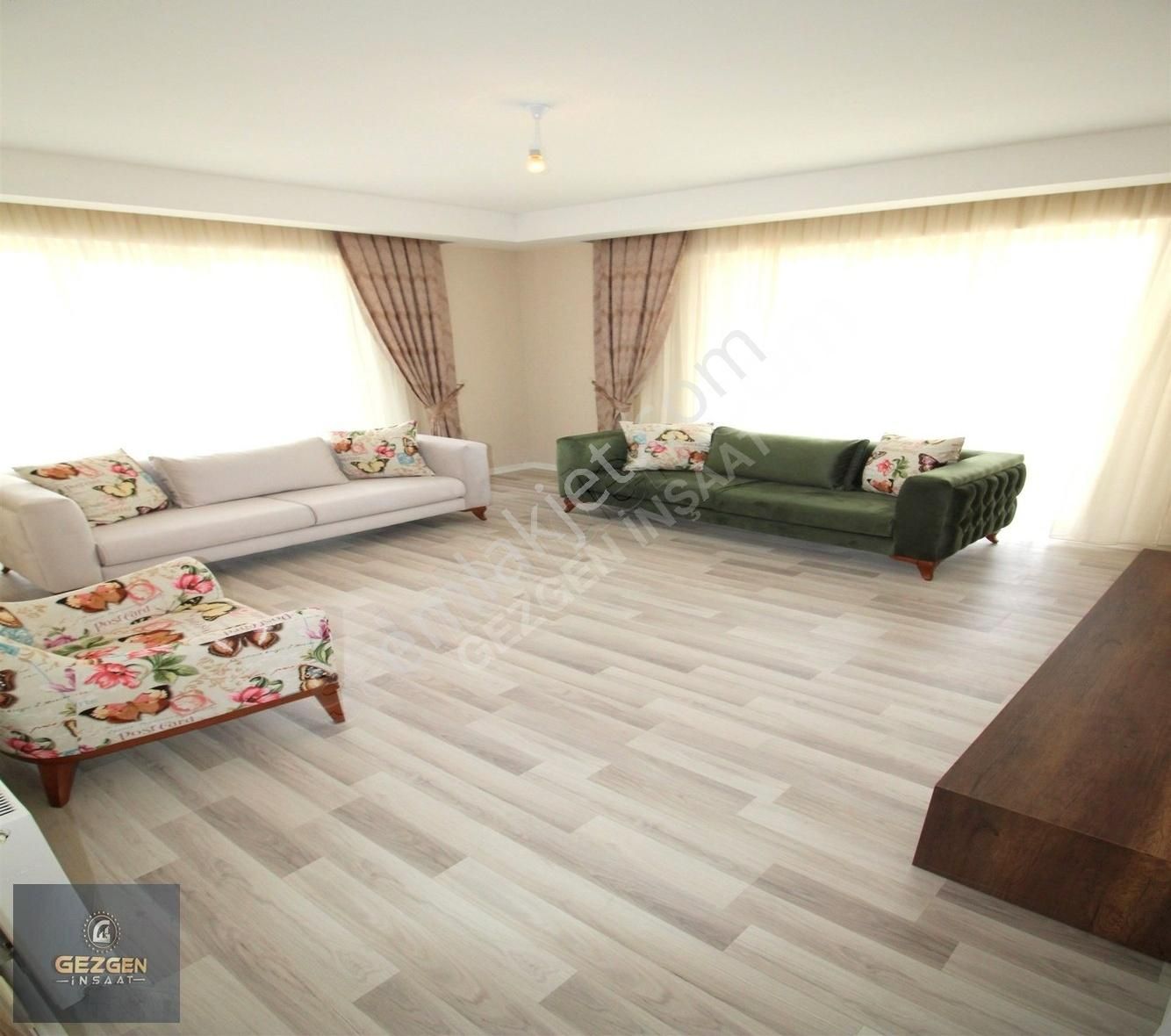 Beylikdüzü Cumhuriyet Mahallesi Gezgen İnşaattan Havuz Cepheli Site İçinde 2+1 Satılık Daire