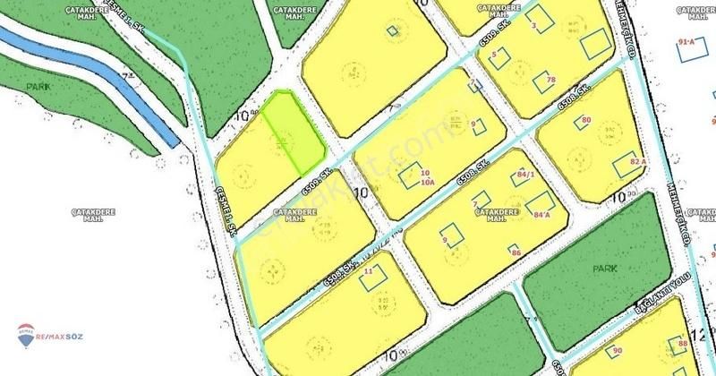 Çatakdere'de 2 Villa Yapımına Uygun Temiz Köşe Villa Parseli