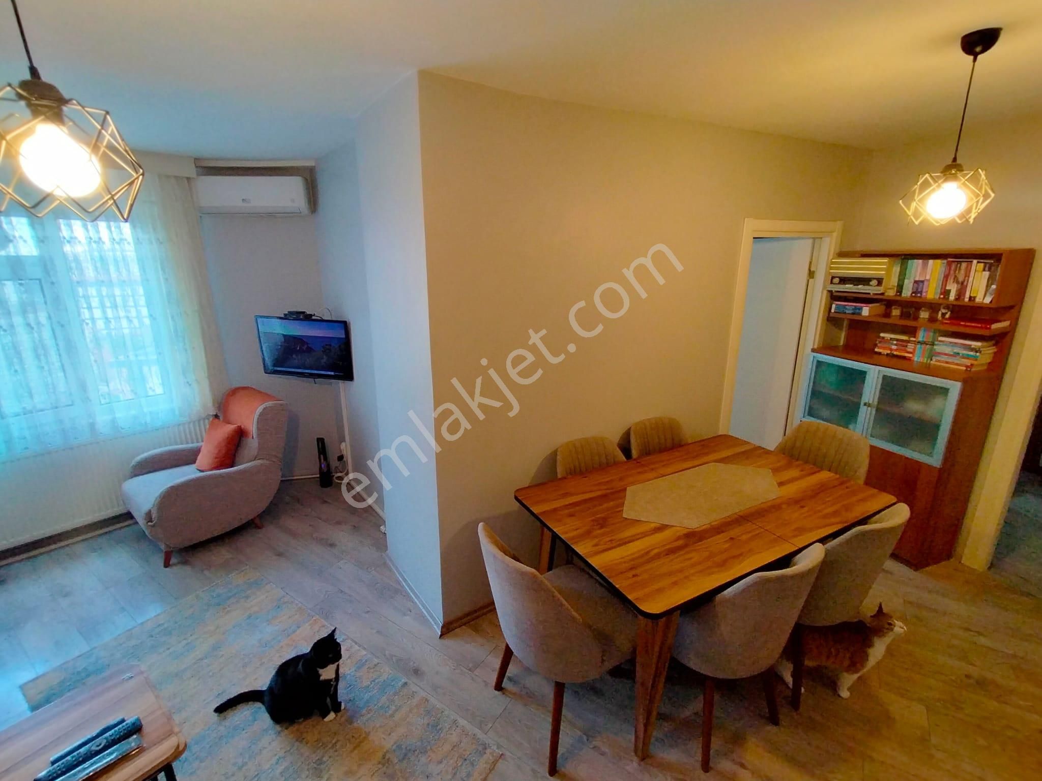 Ataşehir Küçükbakkalköy'de 2+1 Yenlenmiş Satılık Arakat Daire