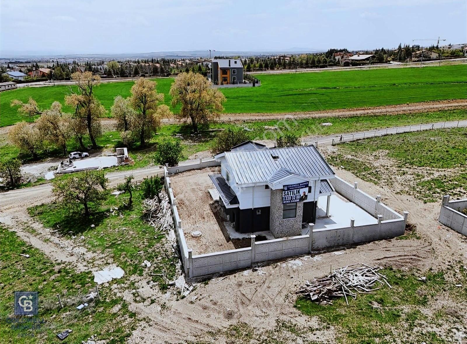 Gölbaşı Hacılar'da 815m² Arsa Üstüne 300m² Natamam Villa