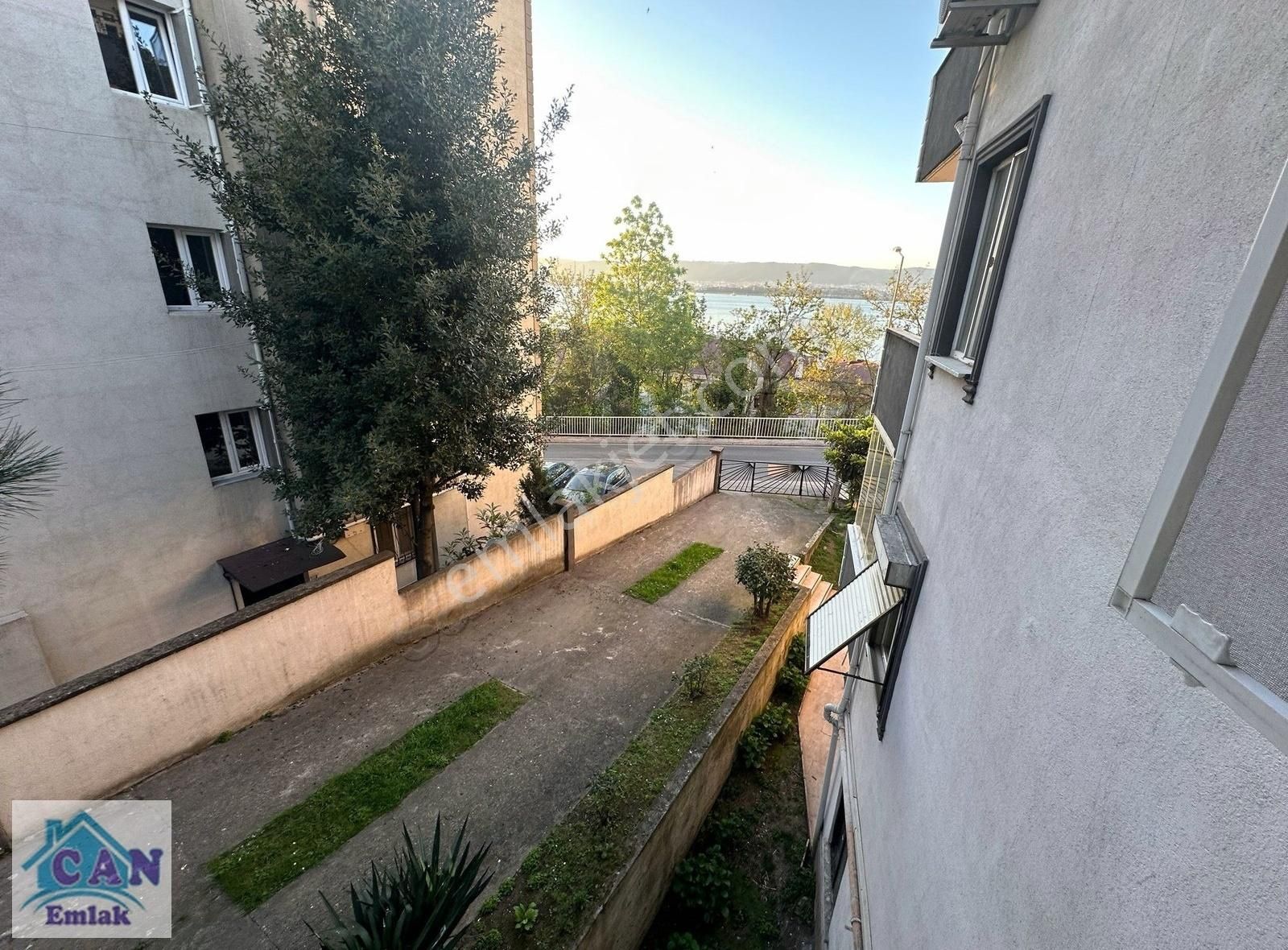 Merkez Mh.. Demiray Sitesinde İçi Yapılı 3+1 Satılık Ara Kat