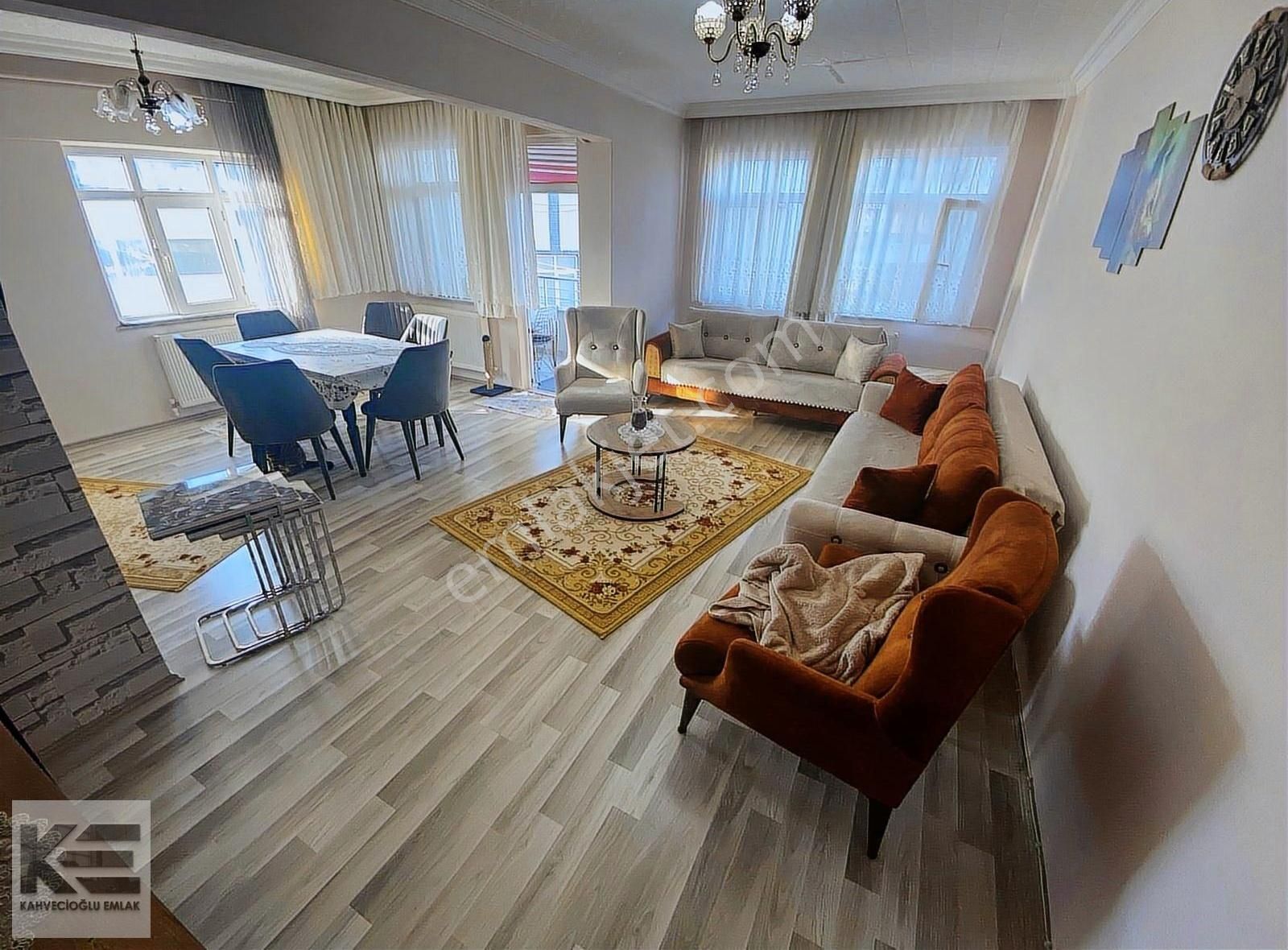 Kahvecioğlundan Cumhuriyet Mah Satılık 2+1 Dogalgazlı Daire