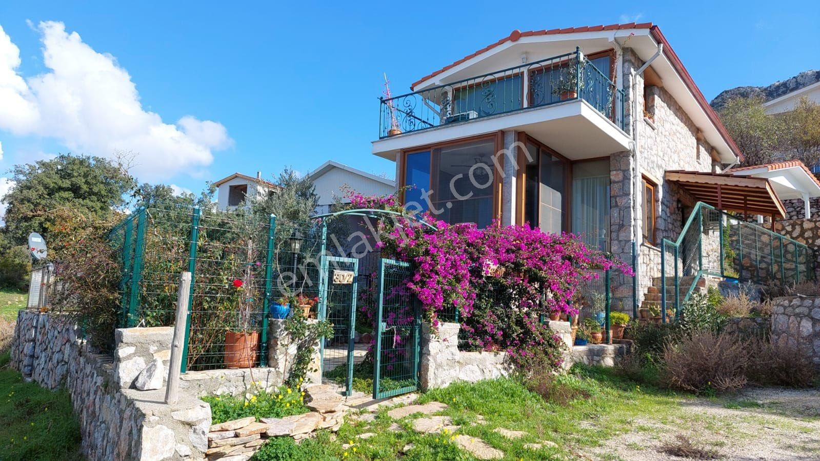 Fi Harita Gayrimenkul'den Söğüt'te Deniz Manzaralı 2+1 Taş Villa