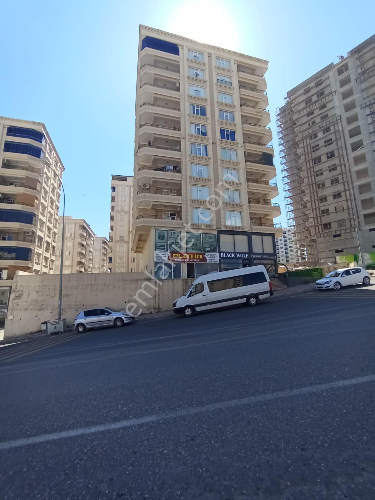 Badıllı Emlak Tan Doğukent Mah Emine Göncü Lisesi Yani 3+1 Lüks Ara Kat Daire