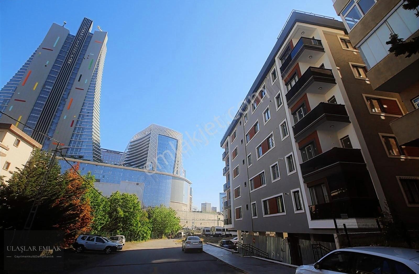 Finans Merkezi Karşısında Teraslı 4+1 180 M2 Ferah Dublex..