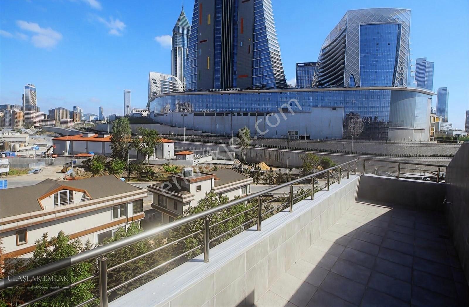 Finans Merkezi Karşısında Teraslı 4+1 190 M2 Ferah Dublex..