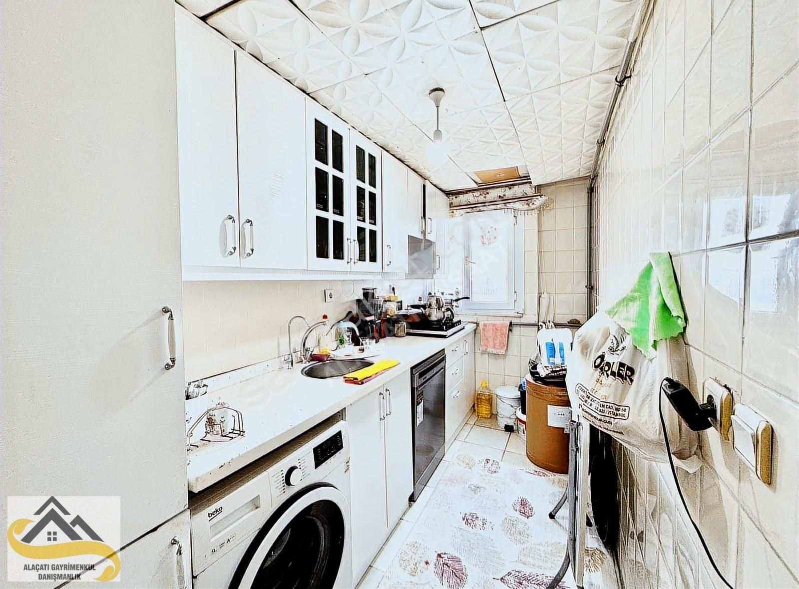 Alaçatı Dan Esentepe Mah'nde Hisseli 3. Kat 70 M2 1+1 99 Yapımı - Görsel 4