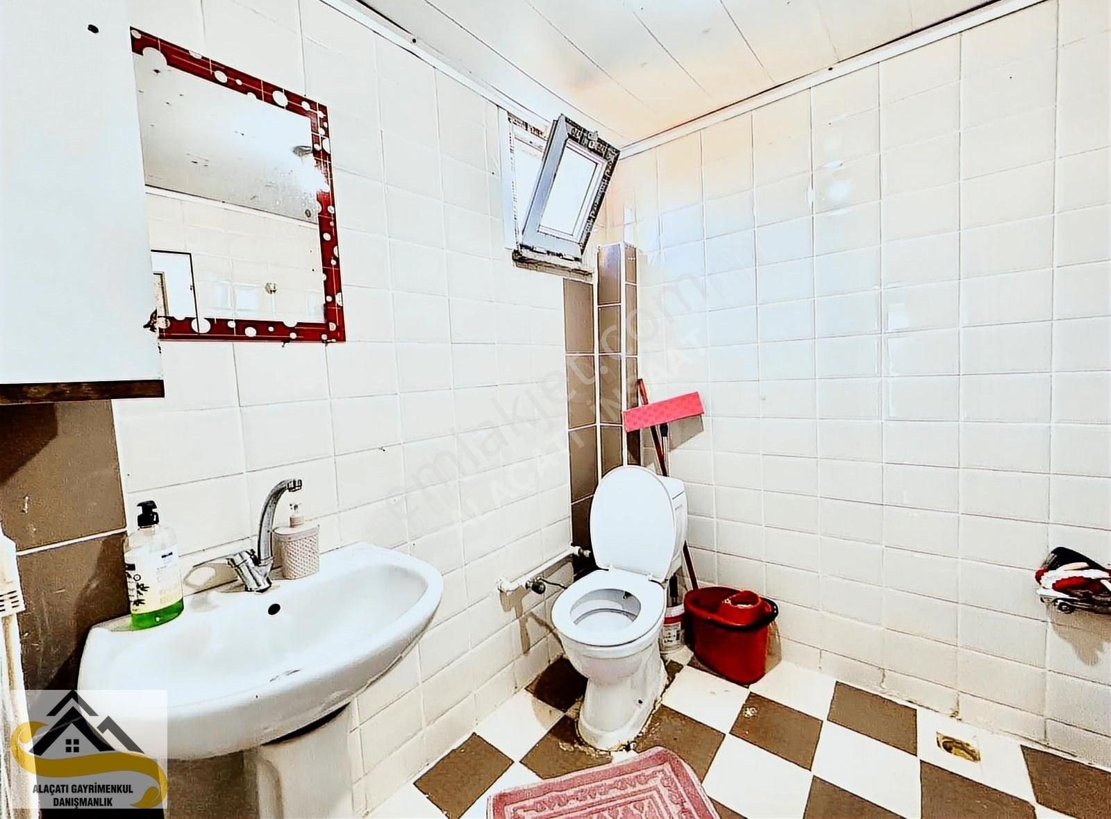 Alaçatı Dan Esentepe Mah'nde Hisseli 3. Kat 70 M2 1+1 99 Yapımı - Görsel 3