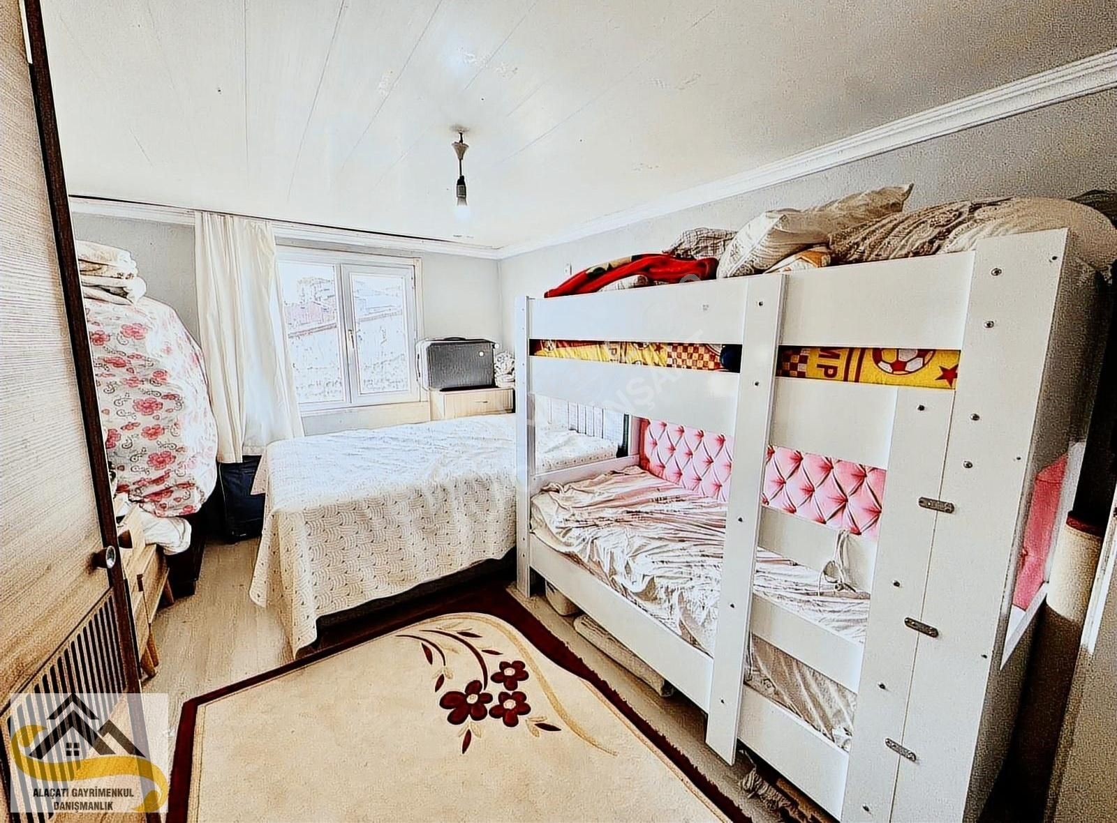 Alaçatı Dan Esentepe Mah'nde Hisseli 3. Kat 70 M2 1+1 99 Yapımı - Görsel 6