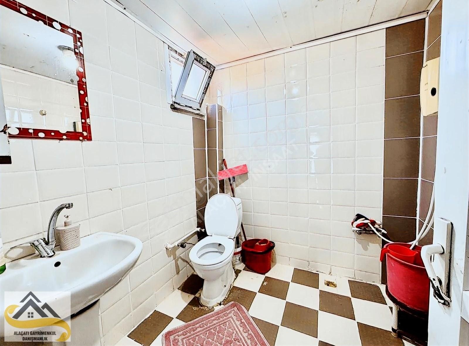 Alaçatı Dan Esentepe Mah'nde Hisseli 3. Kat 70 M2 1+1 99 Yapımı - Görsel 13