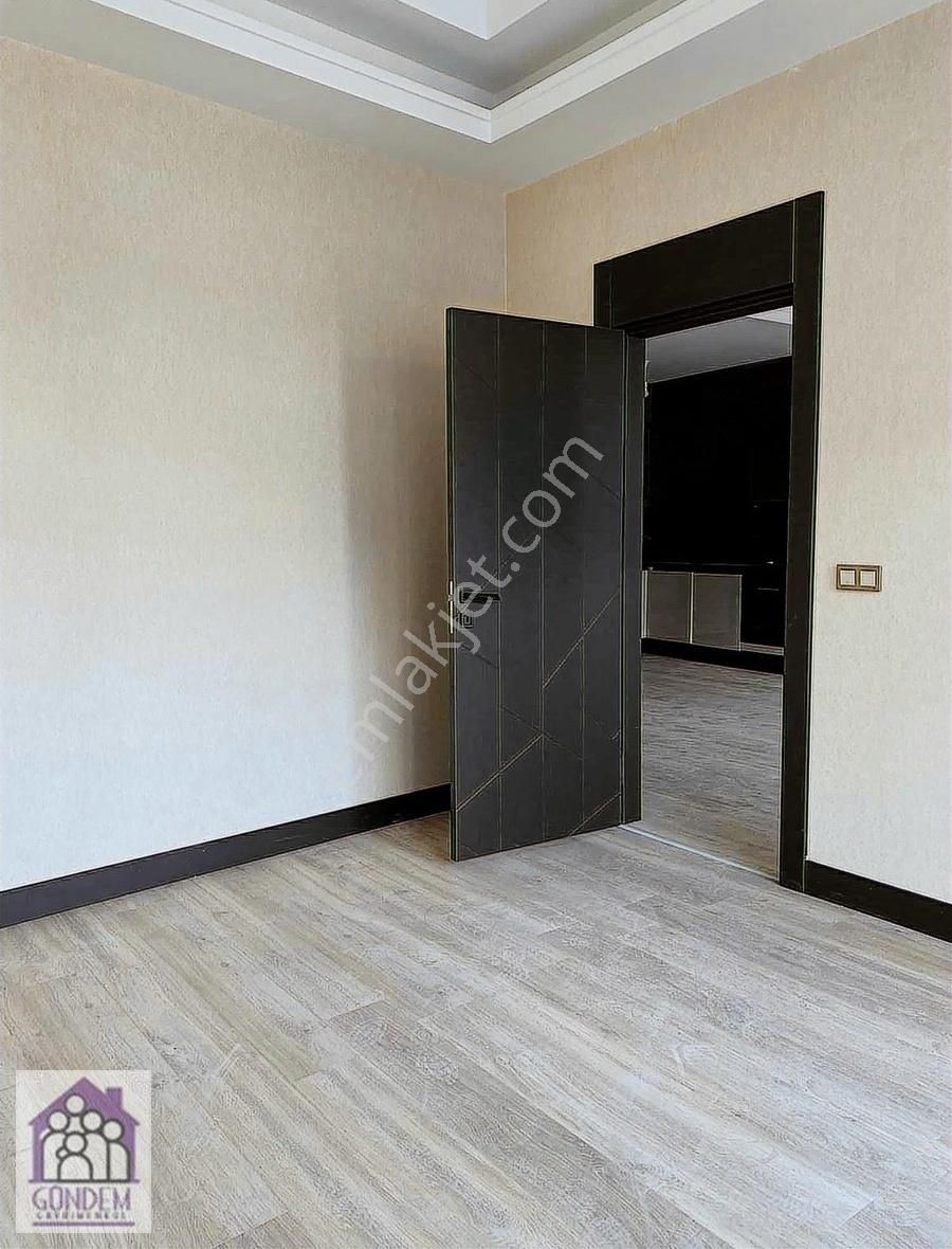 Meva Anadolu'da Havuz Manzaralı 1+1 Satılık Daire
