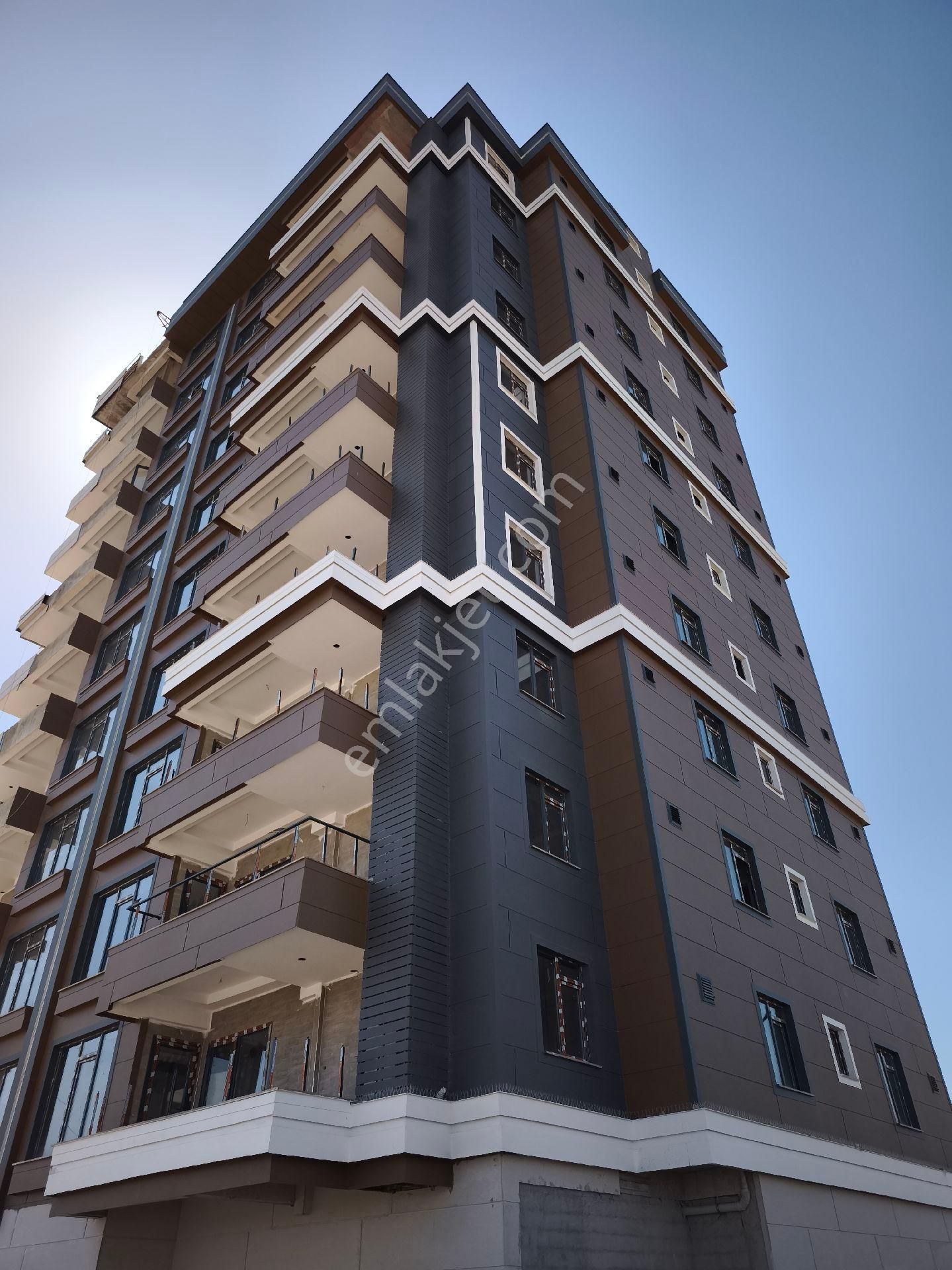 Kadir Geylanı Emlaktan Karaköprü Mehmetçik Mah. Satılık Lüx 2+1. 130 M2 Ara Kat Daire