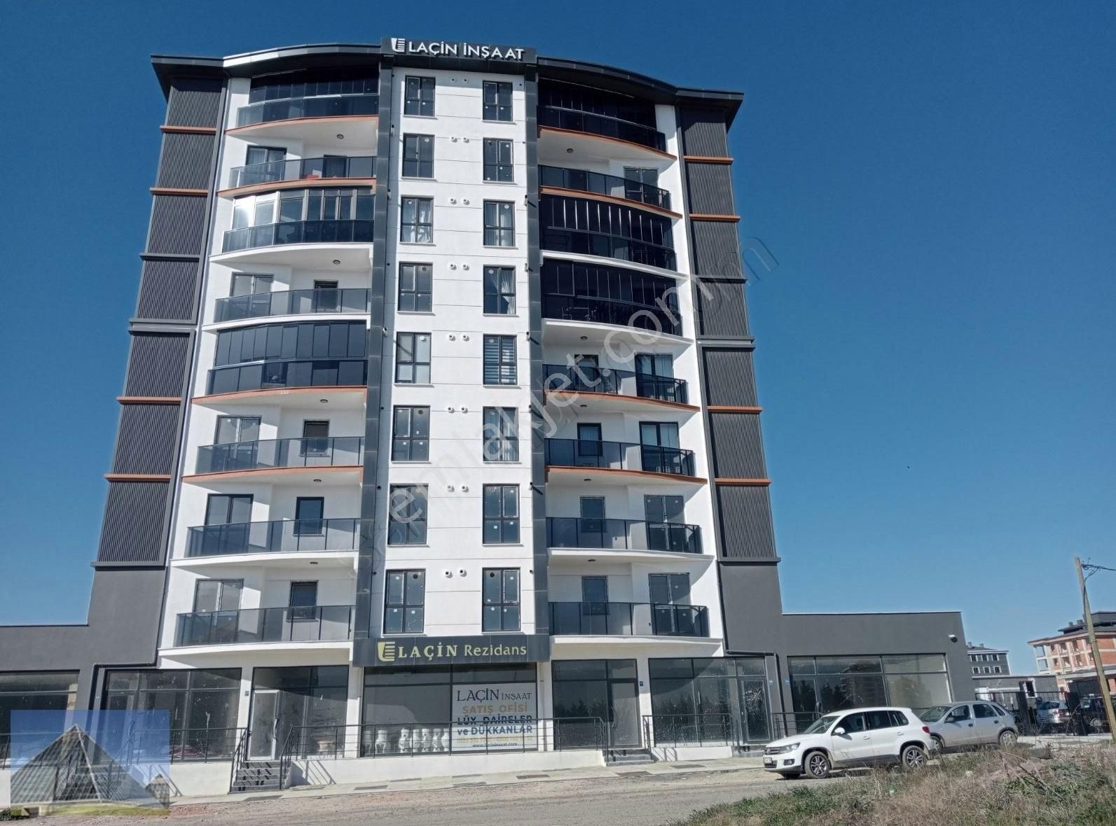 Hatip Mahallesi'nde 260m2 Kiralık Dükkan